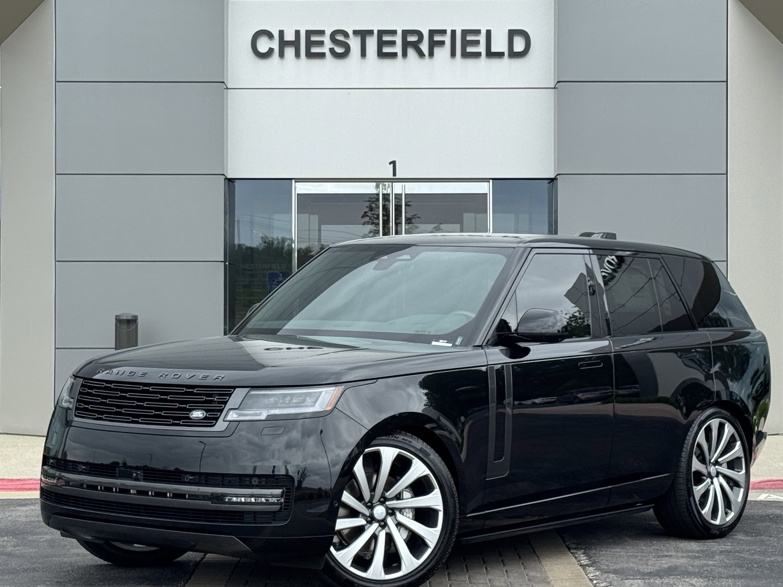 2025 Land Rover Range Rover SE's photo