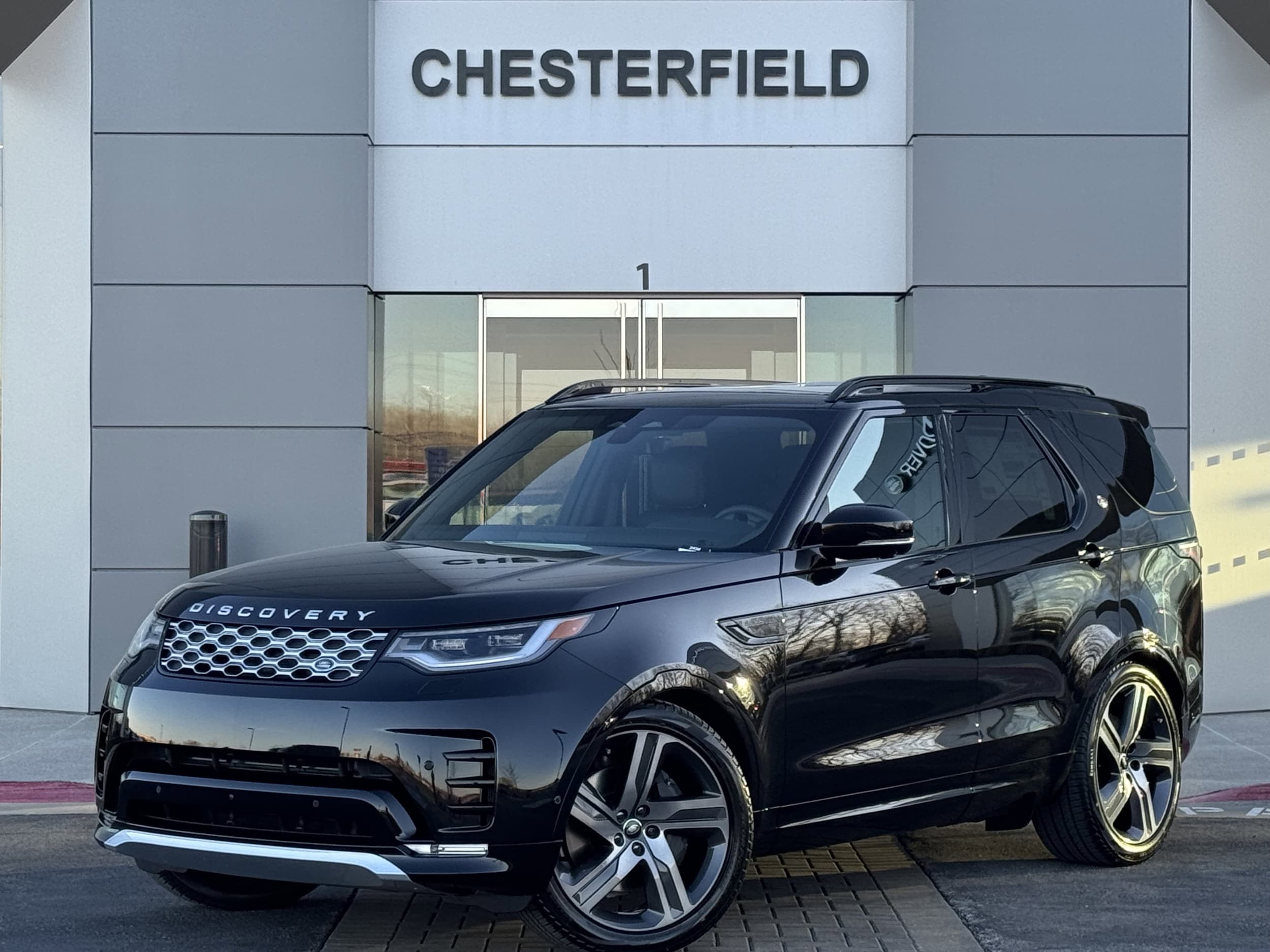 2026 Land Rover Discovery P360 Gemini Edition's photo