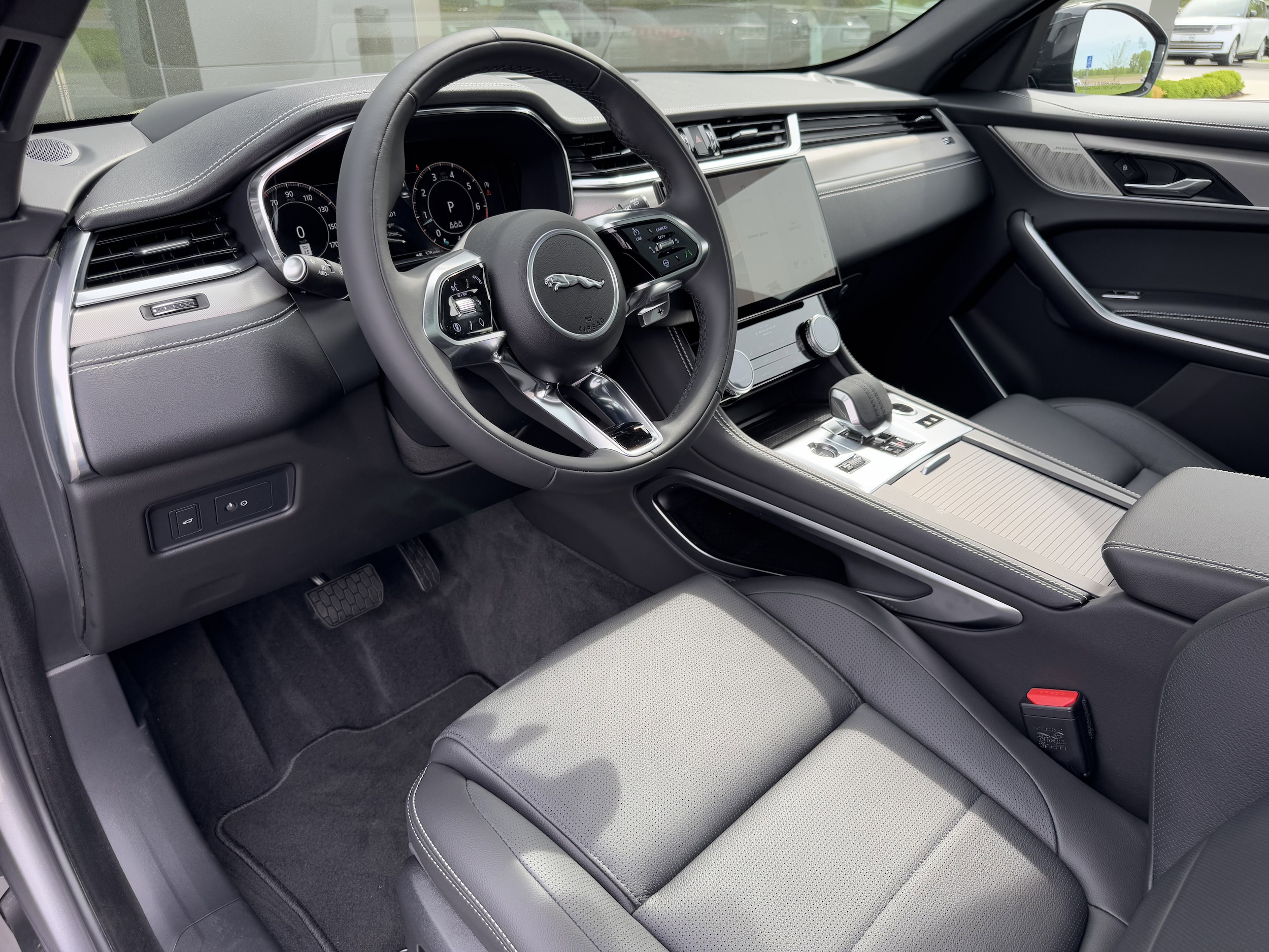 2026 Jaguar F-Pace R-Dynamic S - Photo 13