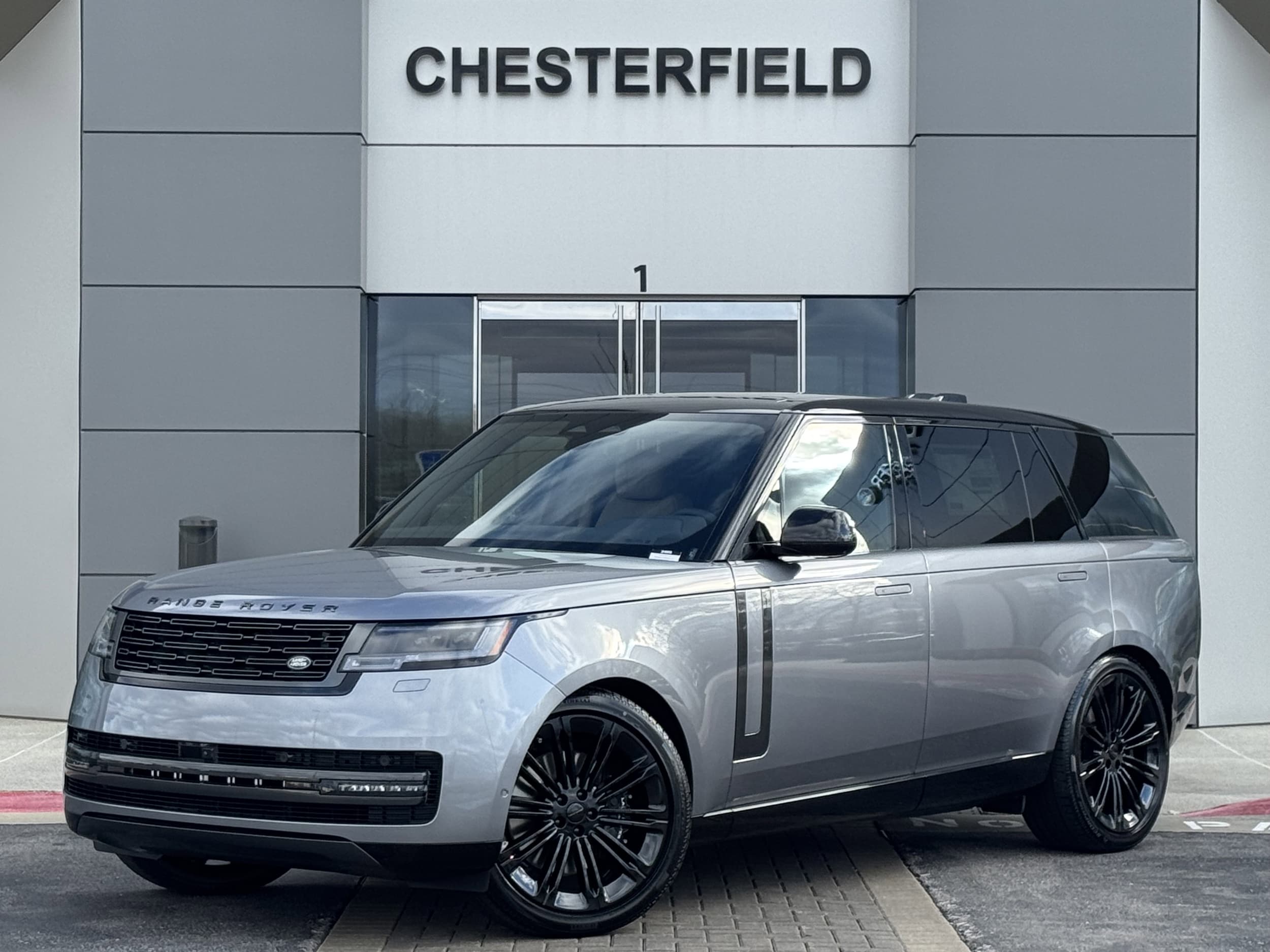 2026 Land Rover Range Rover 4.4 SE LWB 7's photo