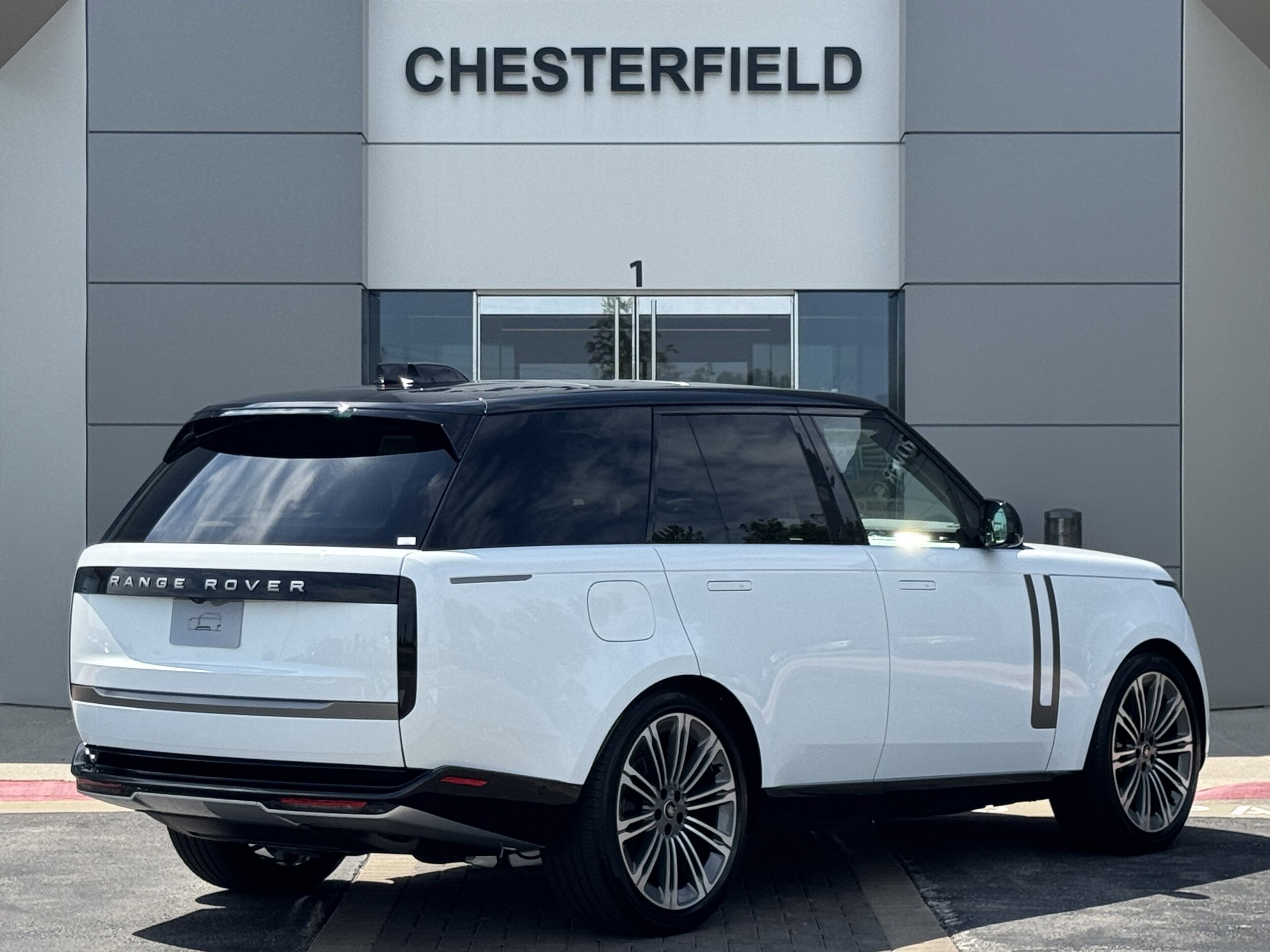 2025 Land Rover Range Rover SE photo 2