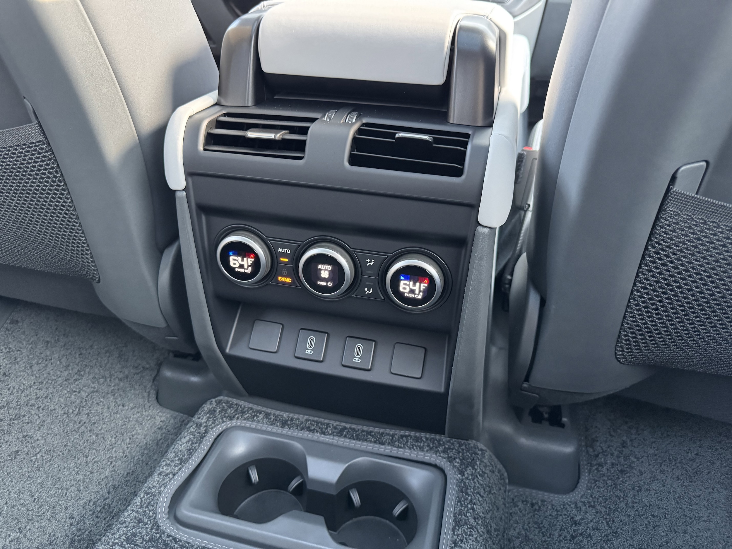 2026 Land Rover Defender V8 - Photo 30