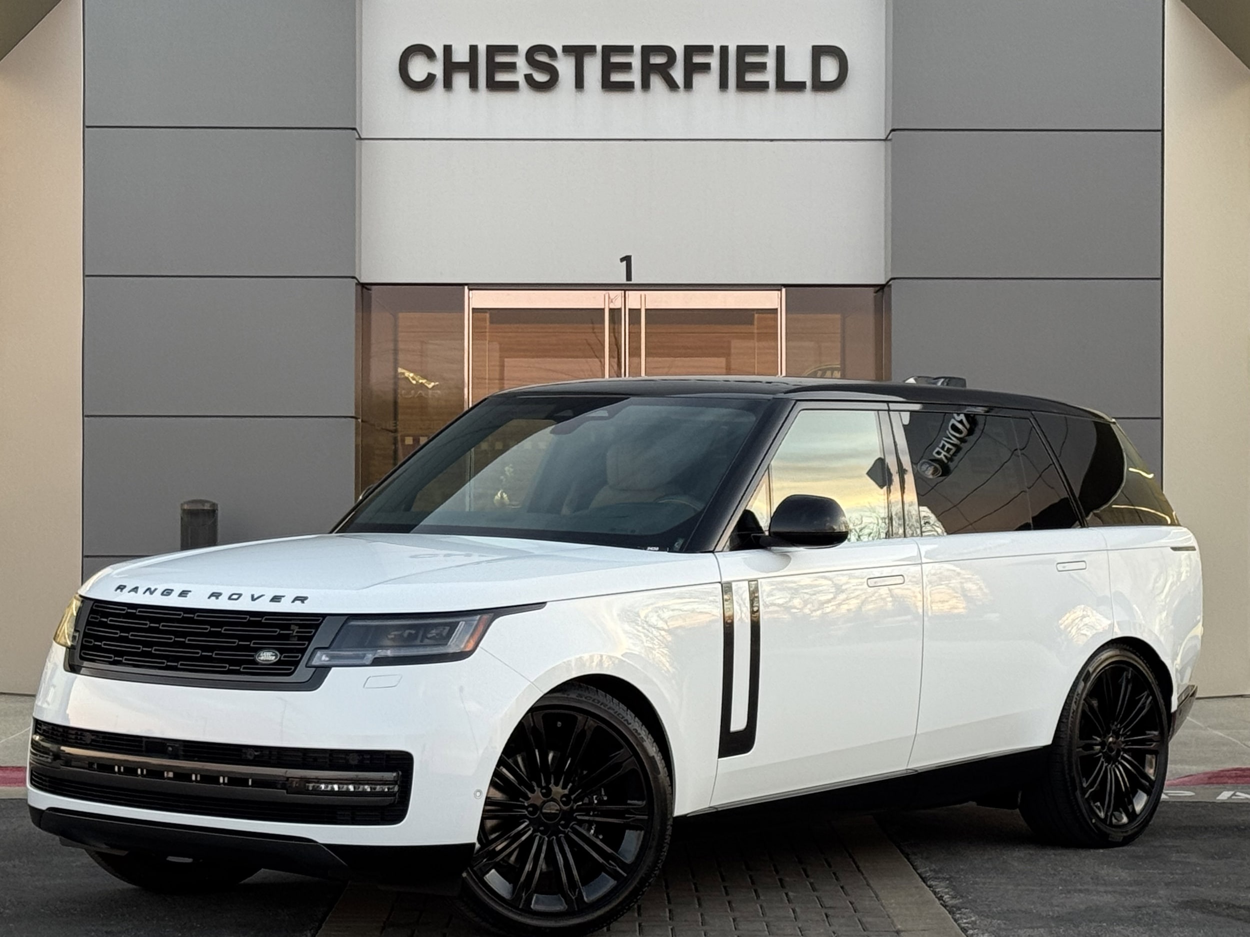 2026 Land Rover Range Rover SE's photo