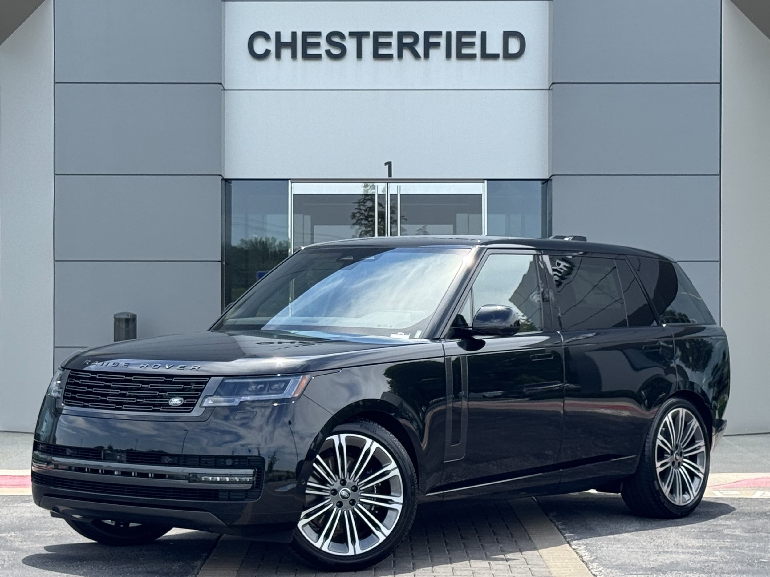 2025 Land Rover Range Rover SE's photo