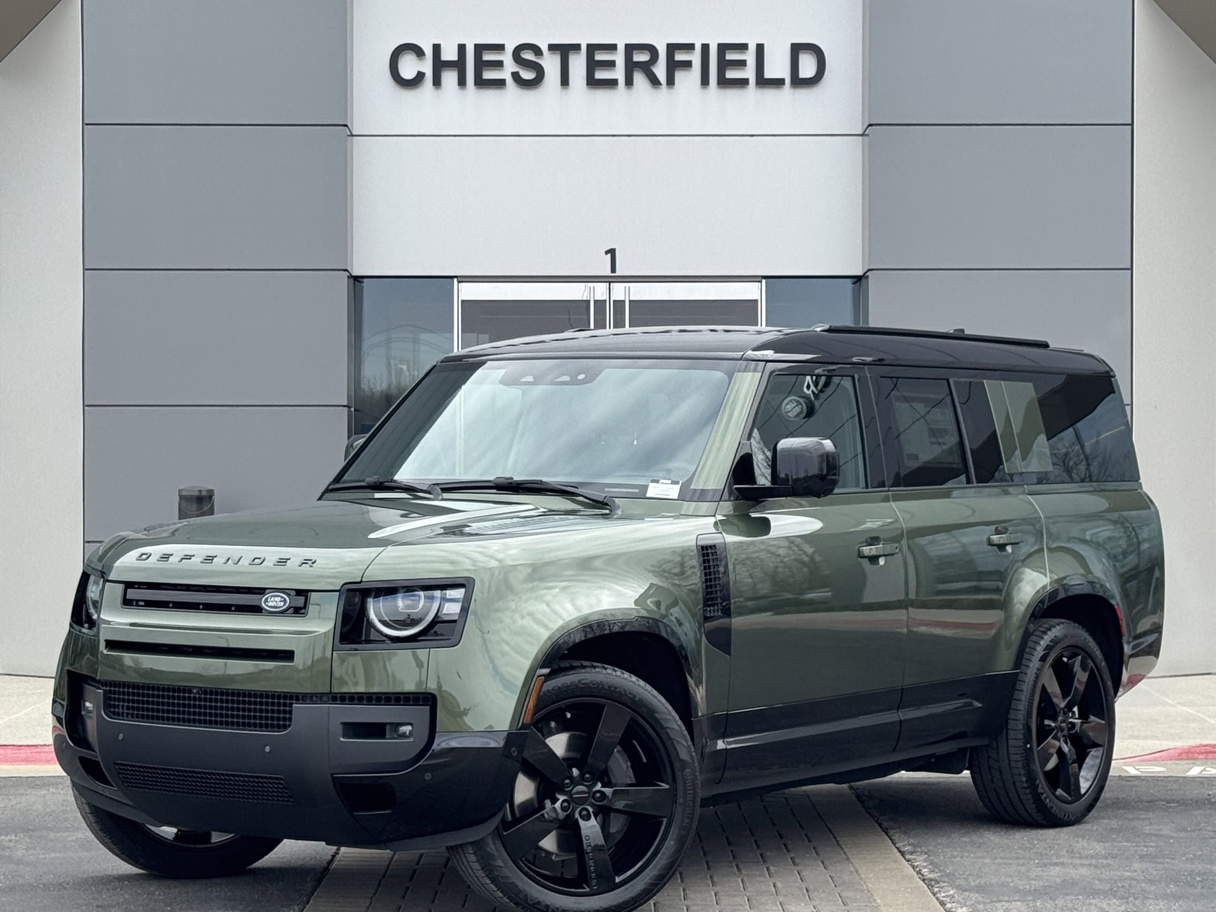 2026 Land Rover Defender 130 X-Dynamic SE P400's photo
