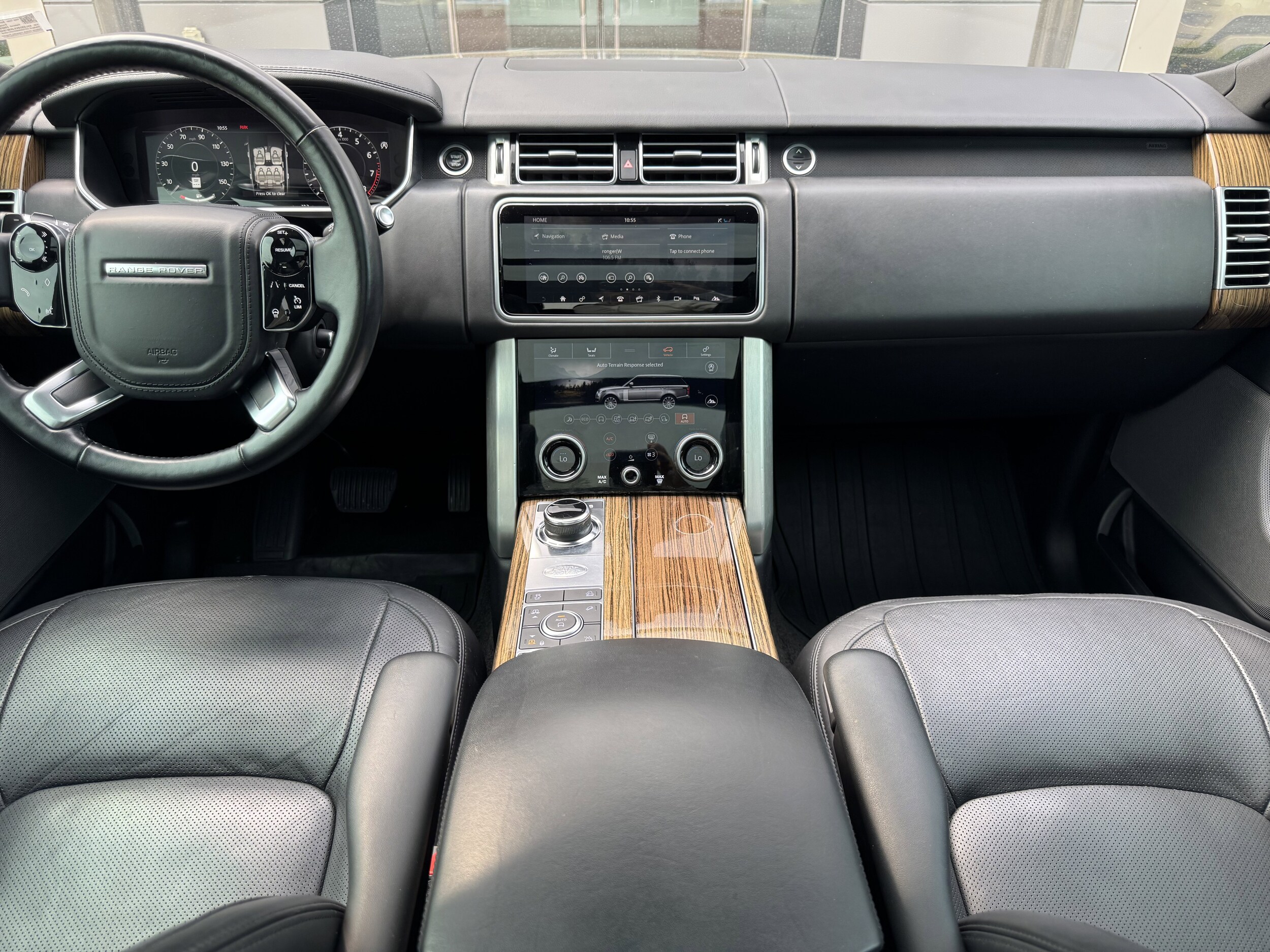 2018 Land Rover Range Rover HSE photo 2