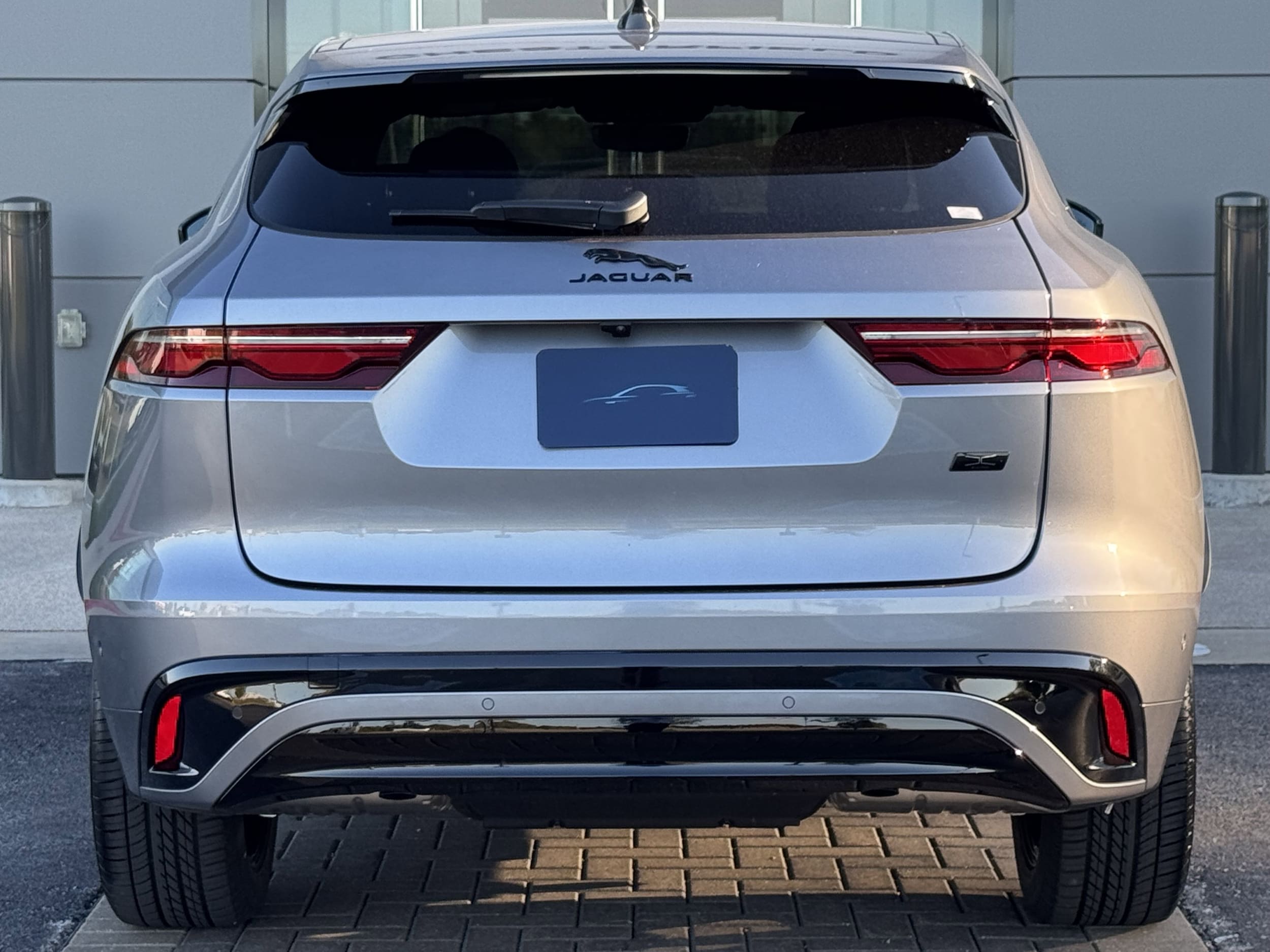 2026 Jaguar F-Pace R-Dynamic S - Photo 7