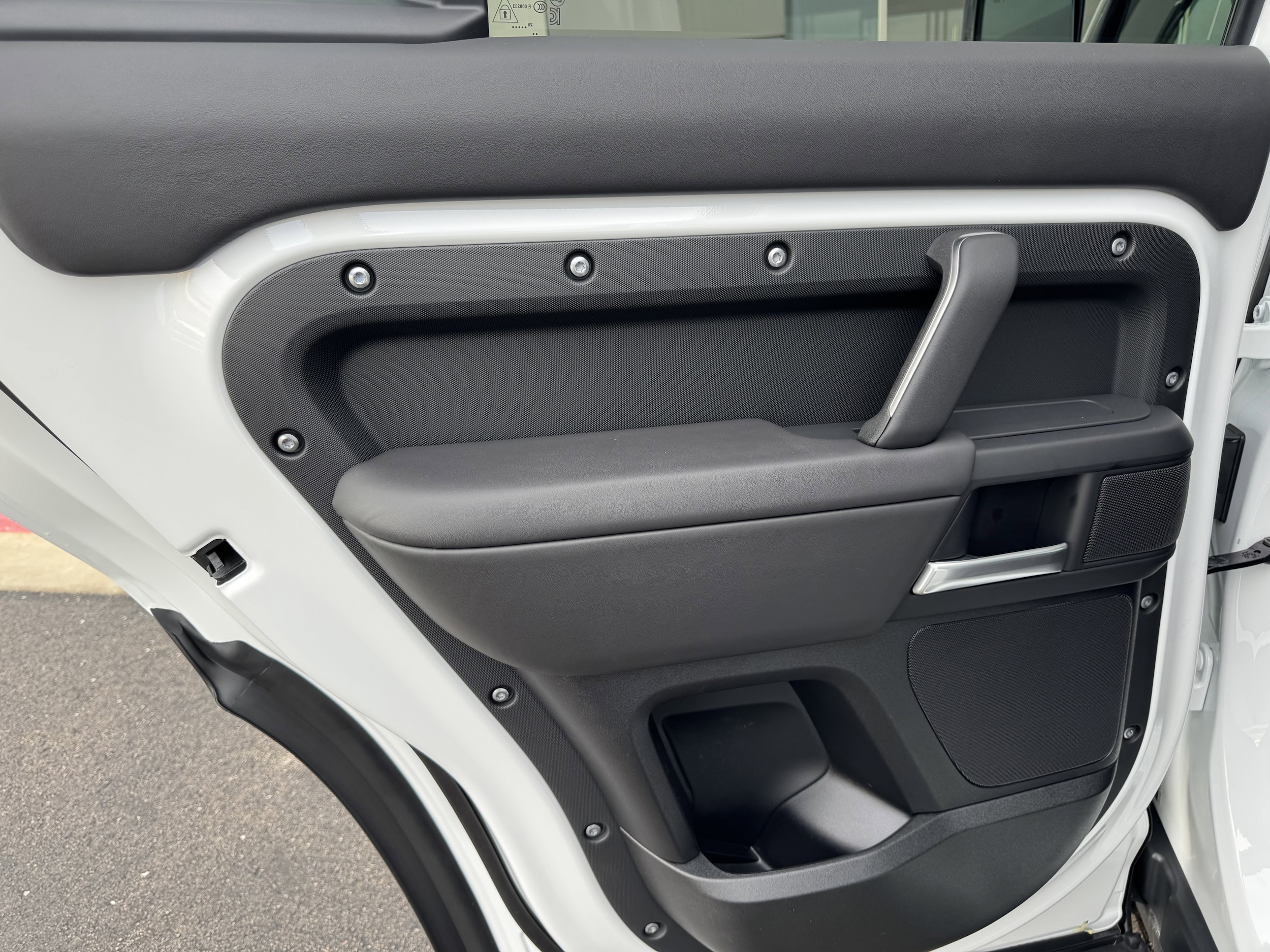 2026 Land Rover Defender X-Dynamic SE - Photo 30