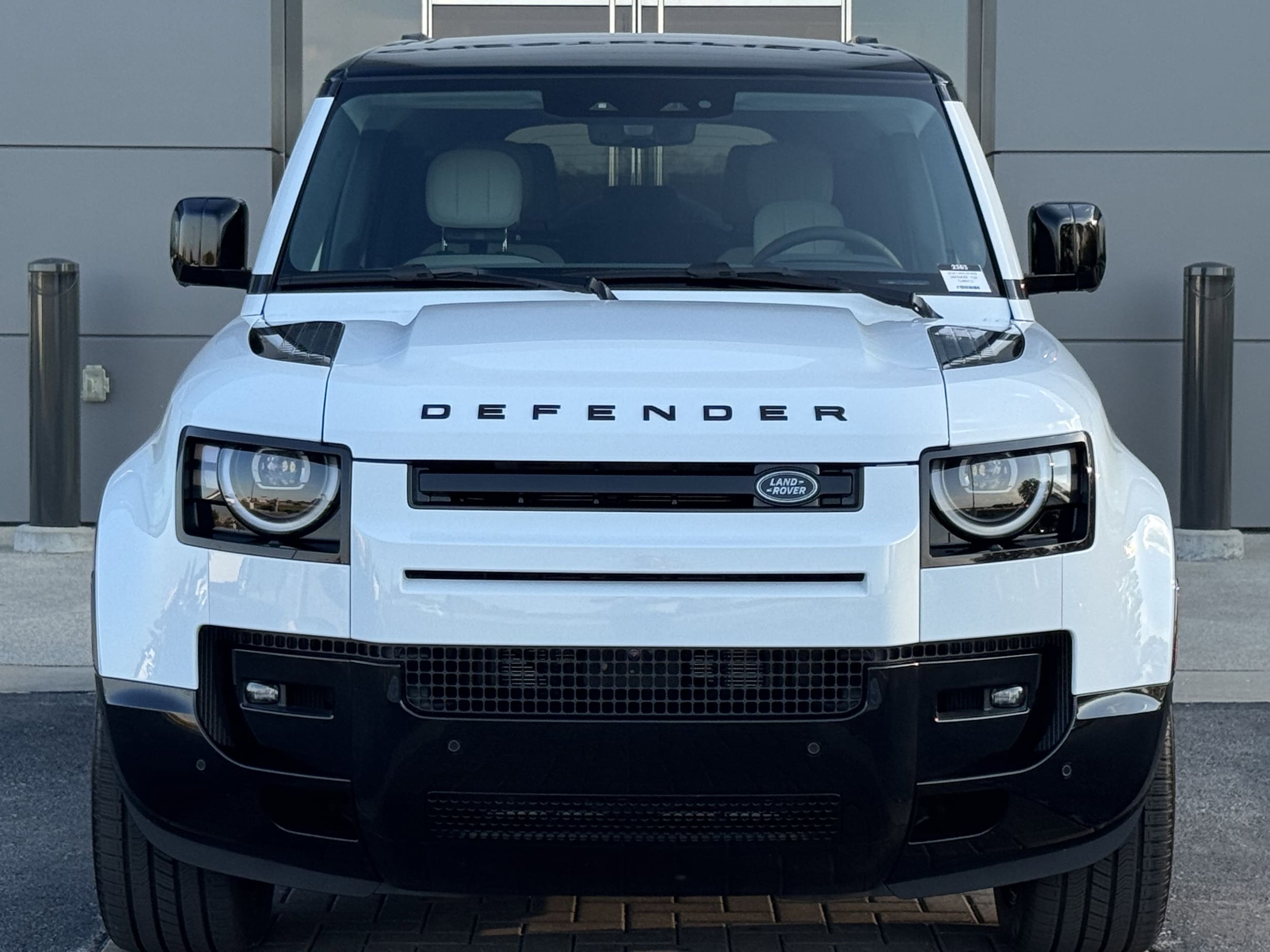 2026 Land Rover Defender V8 - Photo 8
