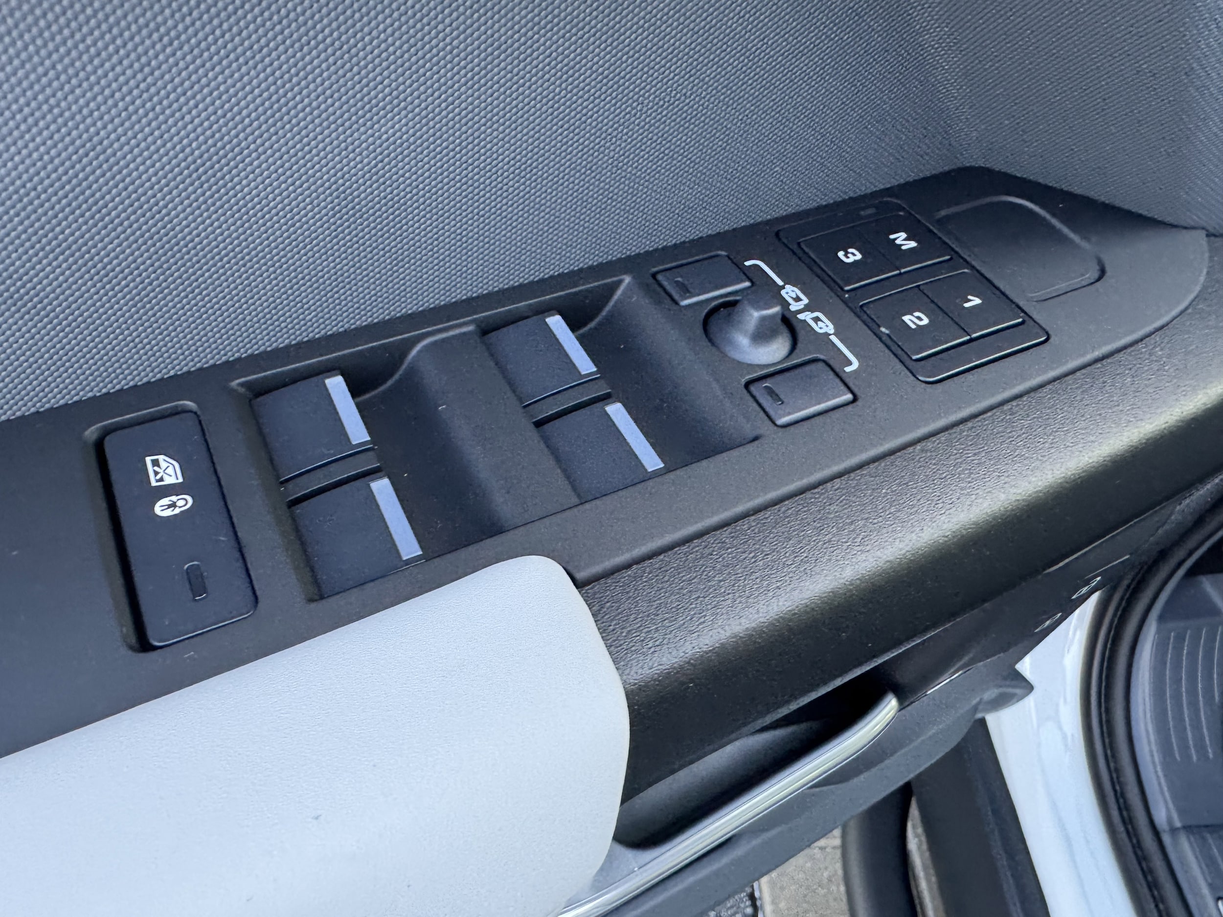2026 Land Rover Defender V8 - Photo 11