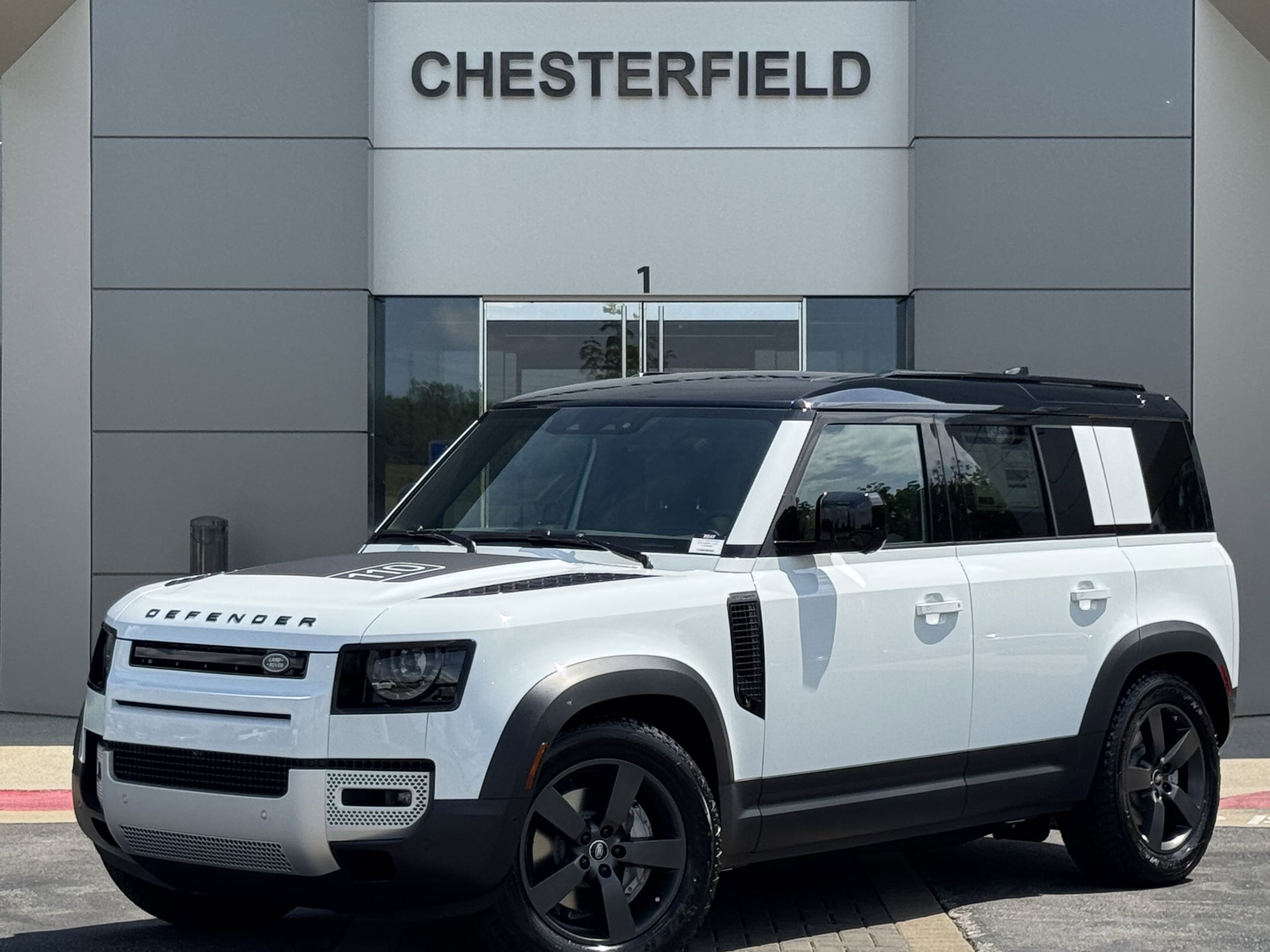 2025 Land Rover Defender S's photo