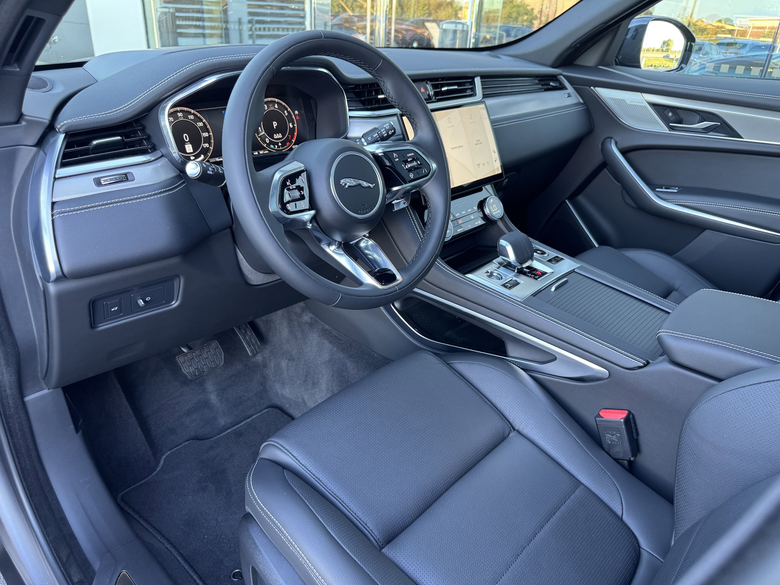 2026 Jaguar F-Pace R-Dynamic S - Photo 13