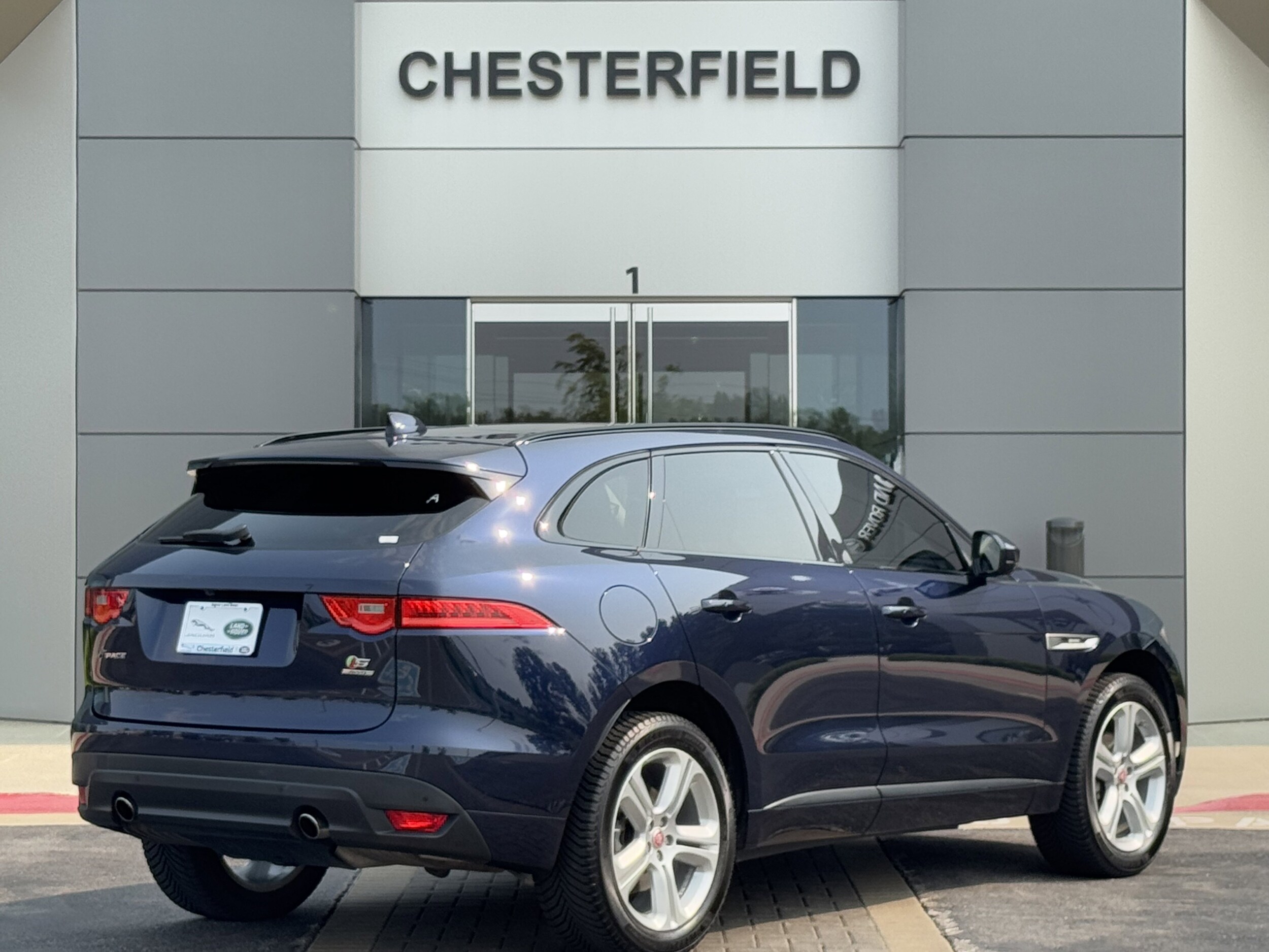 2018 Jaguar F-PACE R-Sport photo 2