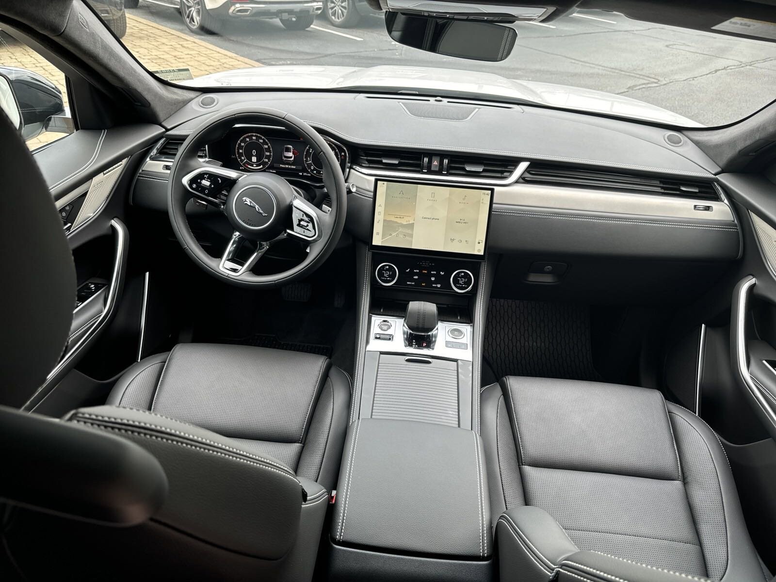 2025 Jaguar F-PACE P250 R-Dynamic S photo 2