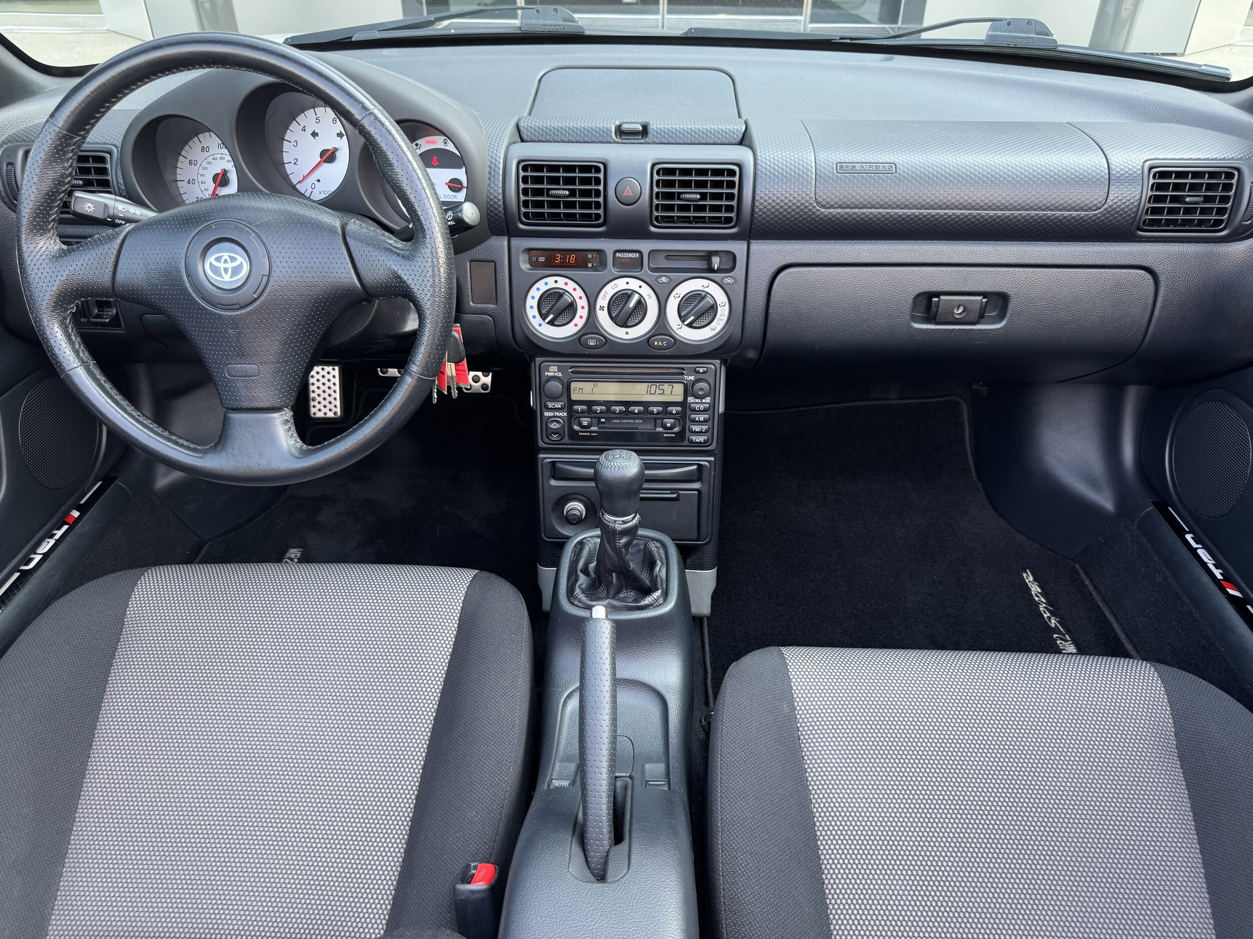 2000 Toyota MR2 Spyder photo 4
