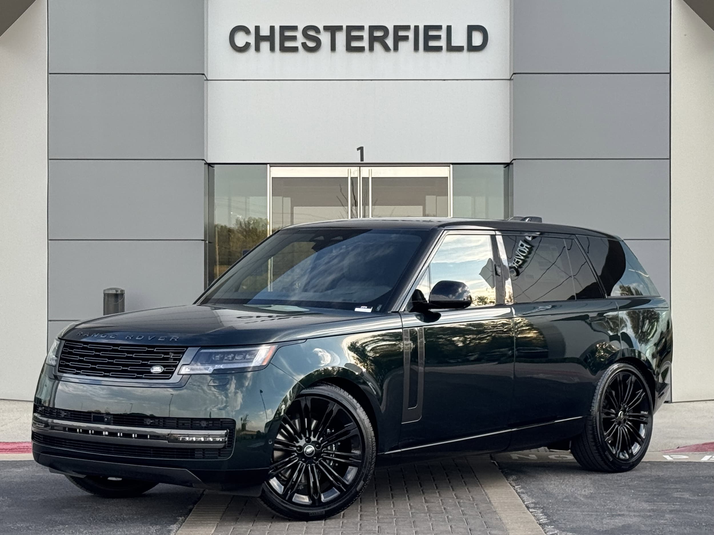 2025 Land Rover Range Rover SE's photo
