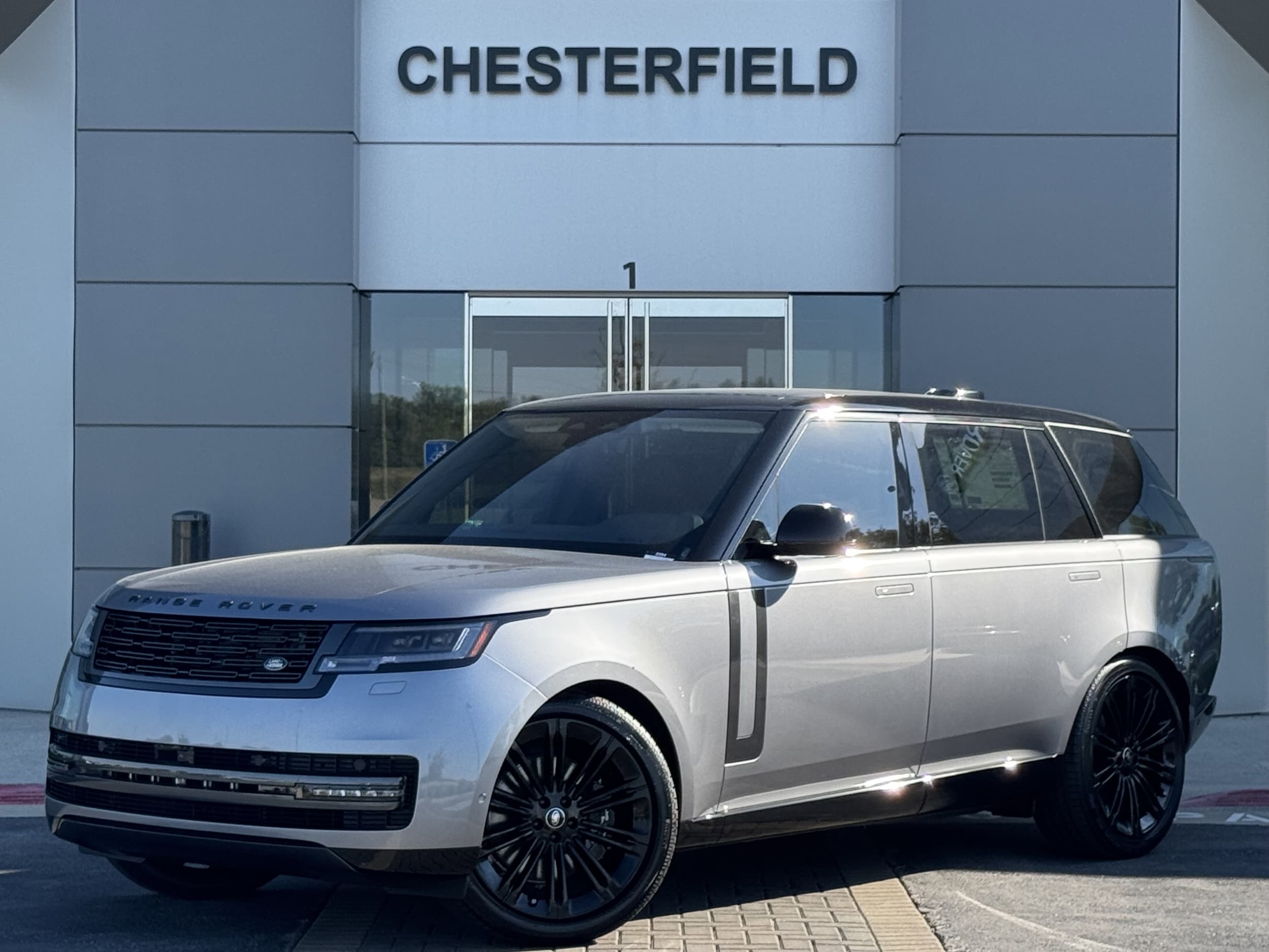 2025 Land Rover Range Rover SE's photo