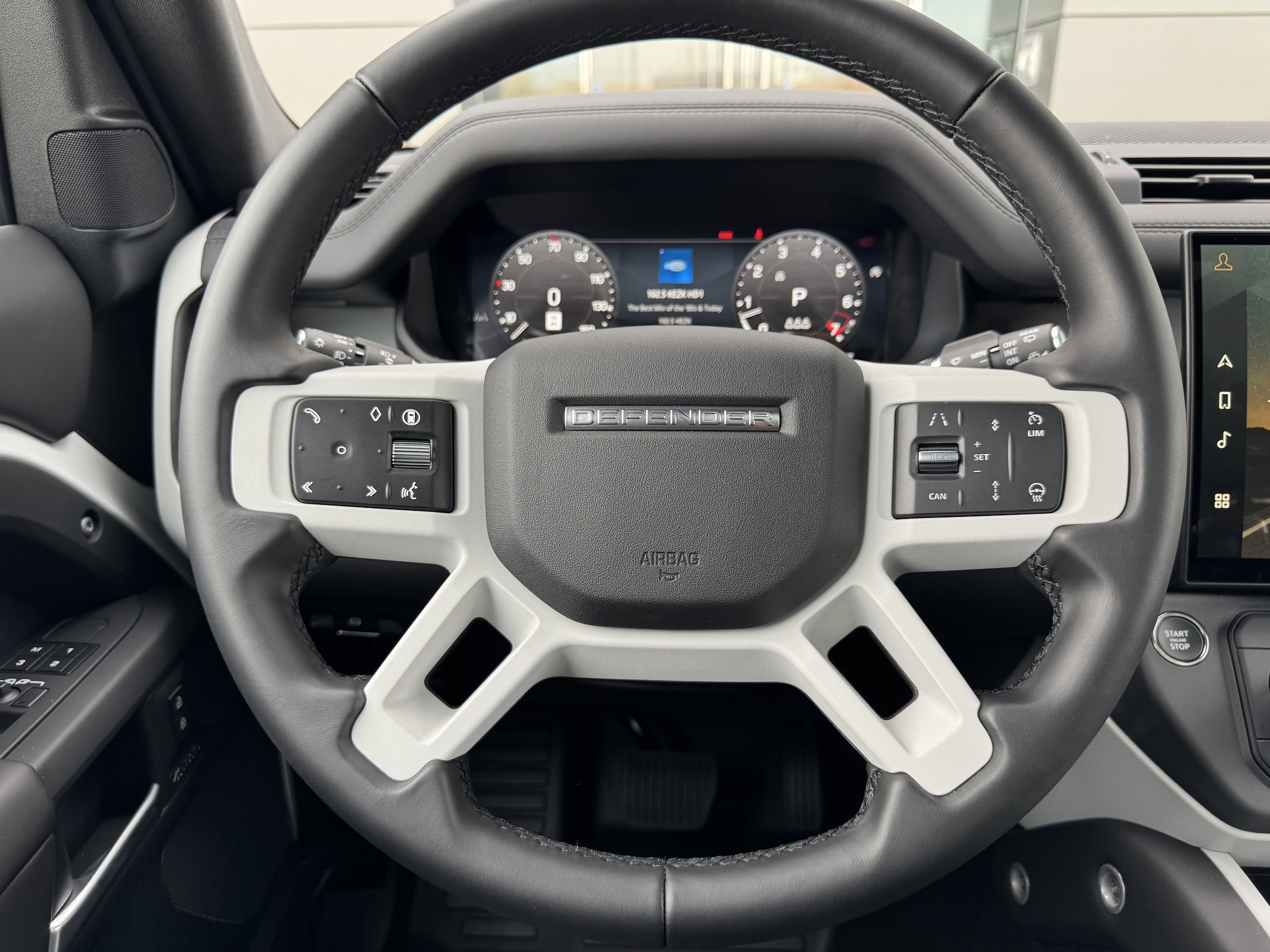 2026 Land Rover Defender X-Dynamic SE - Photo 16