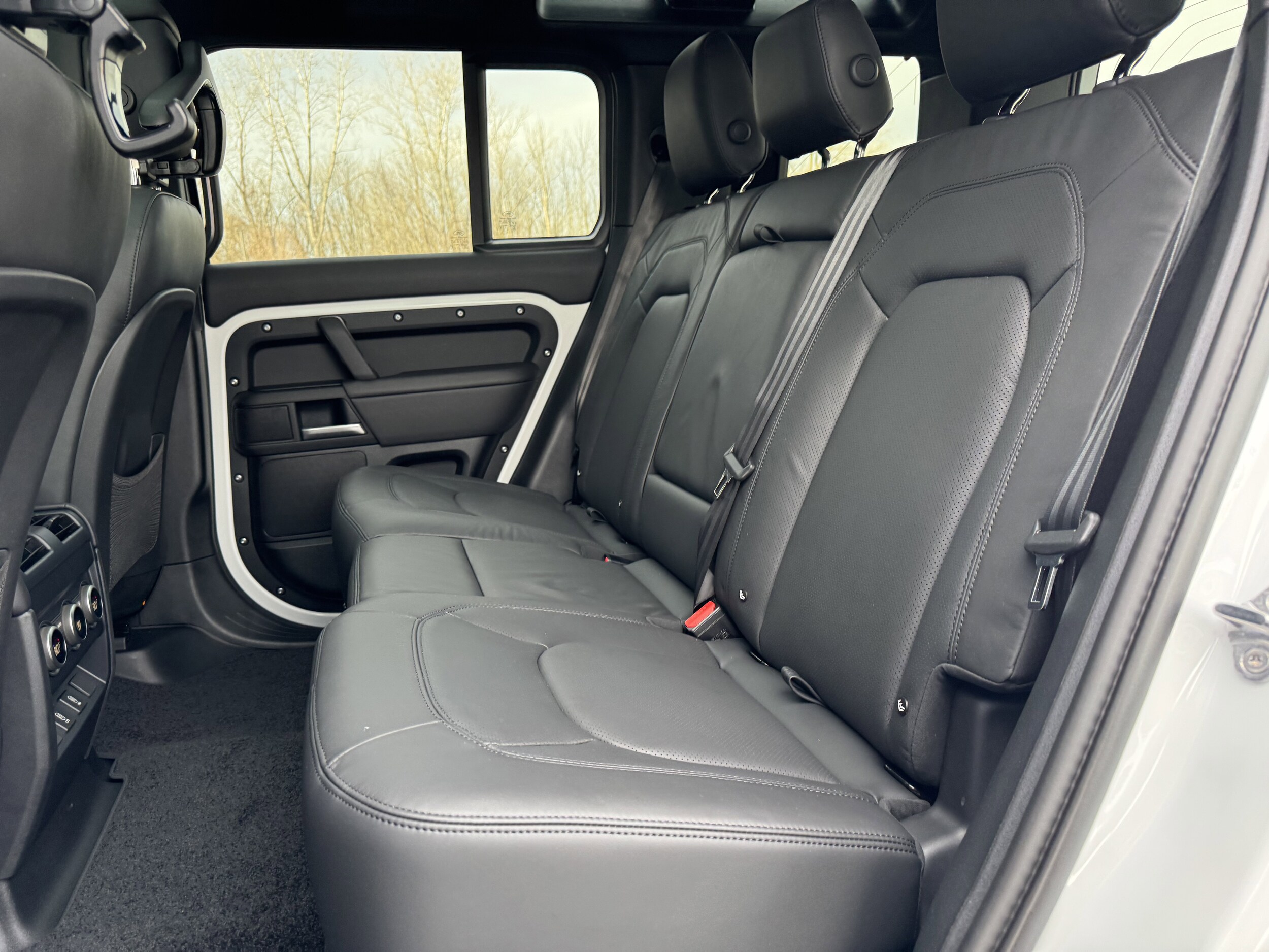 2026 Land Rover Defender X-Dynamic SE - Photo 28