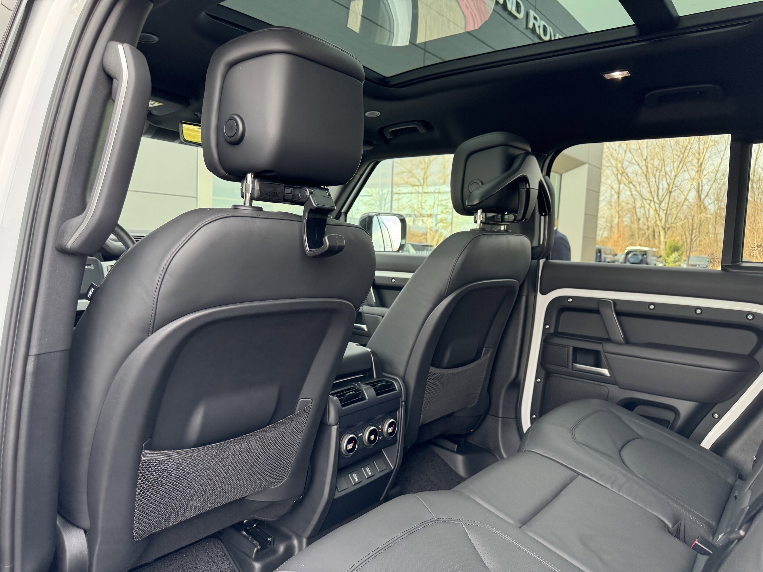 2026 Land Rover Defender X-Dynamic SE - Photo 27