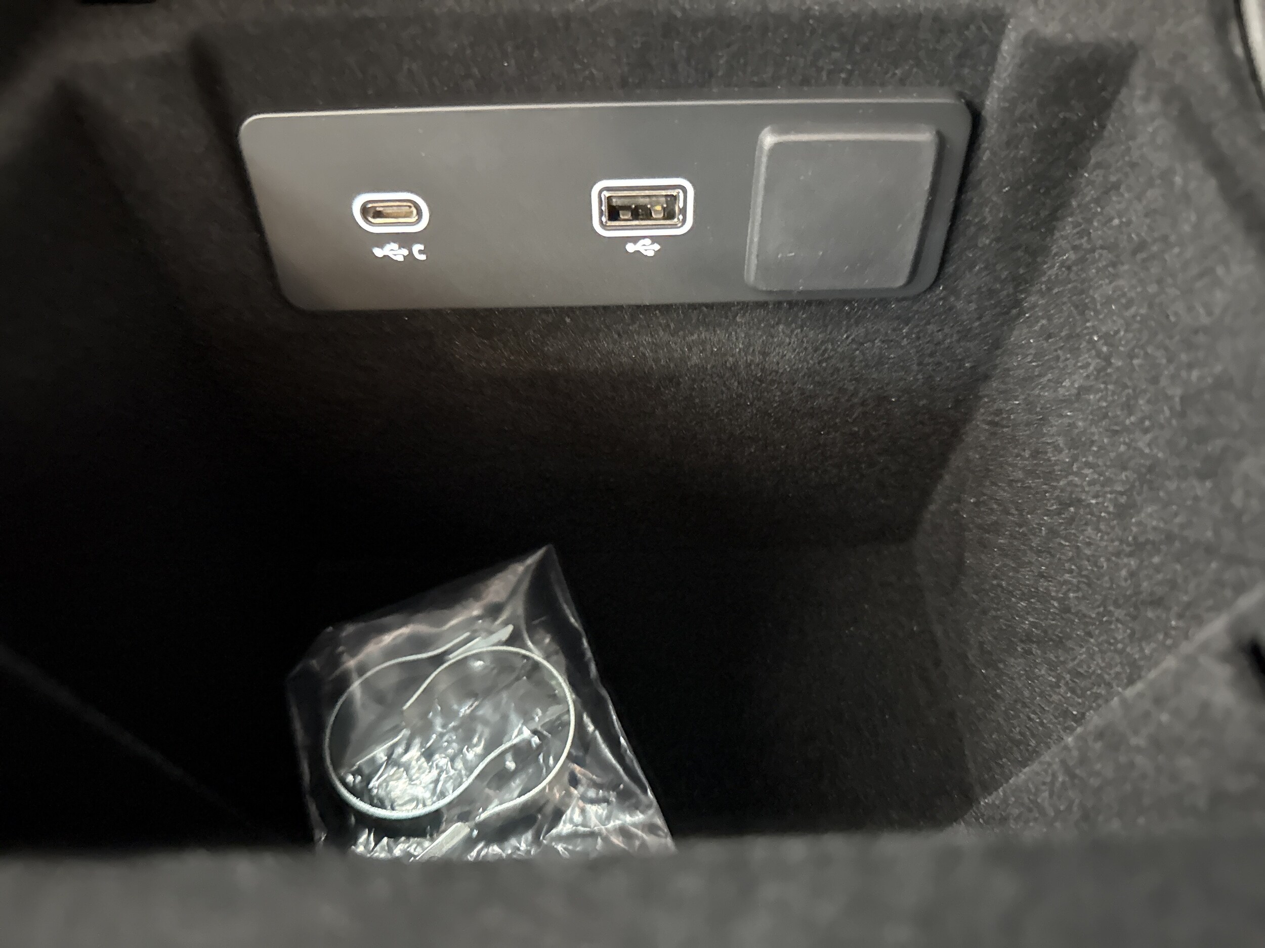 2024 Jaguar XF R-Dynamic SE - Photo 26