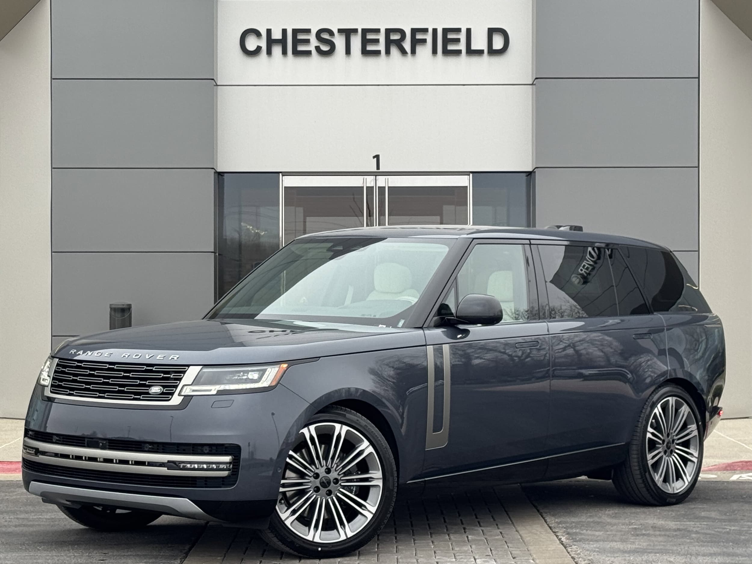 2026 Land Rover Range Rover SE's photo