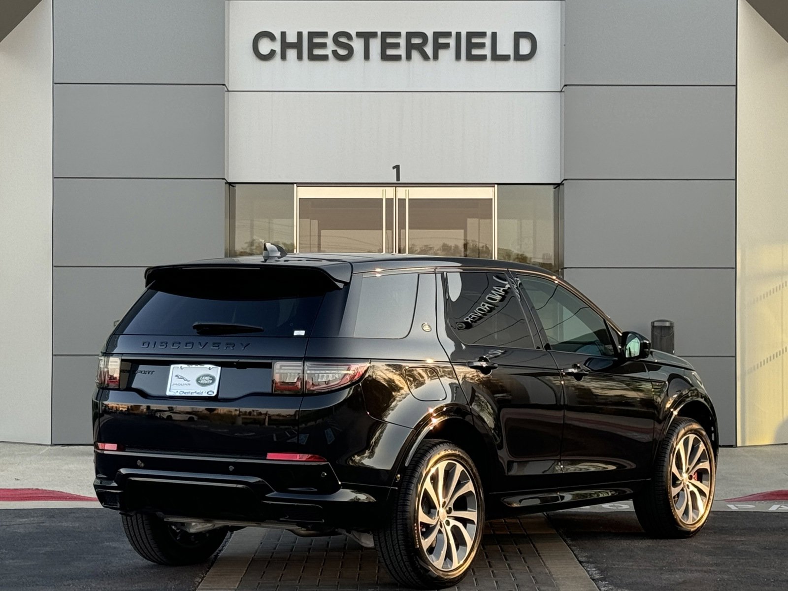 2025 Land Rover Discovery Sport Dynamic SE photo 2