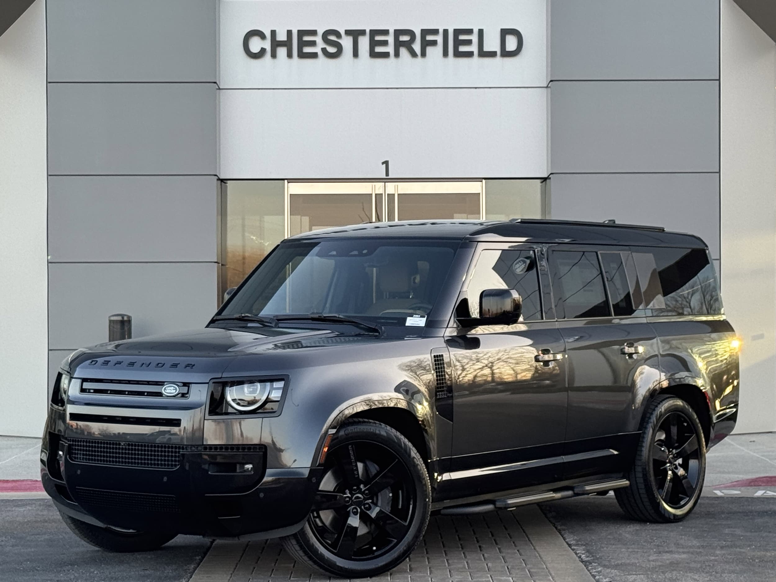 2026 Land Rover Defender X-Dynamic SE's photo