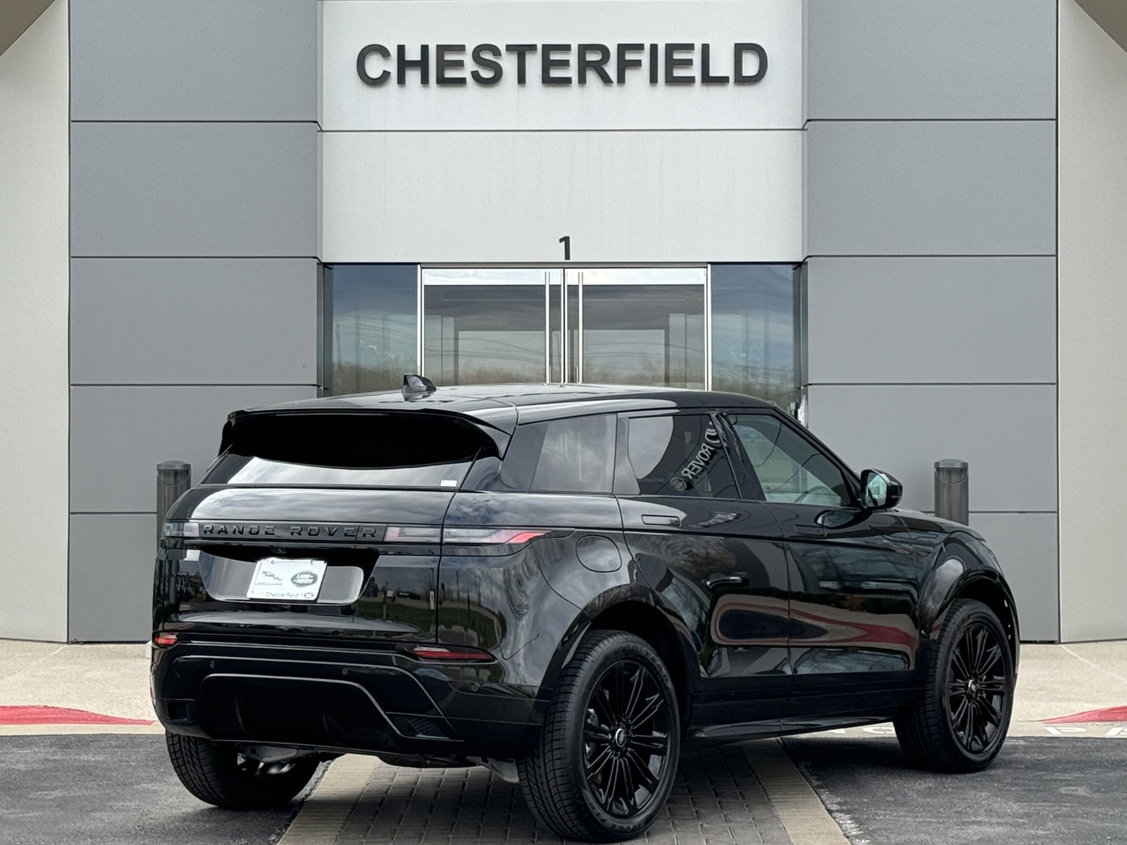 2025 Land Rover Range Rover Evoque Dynamic SE photo 2