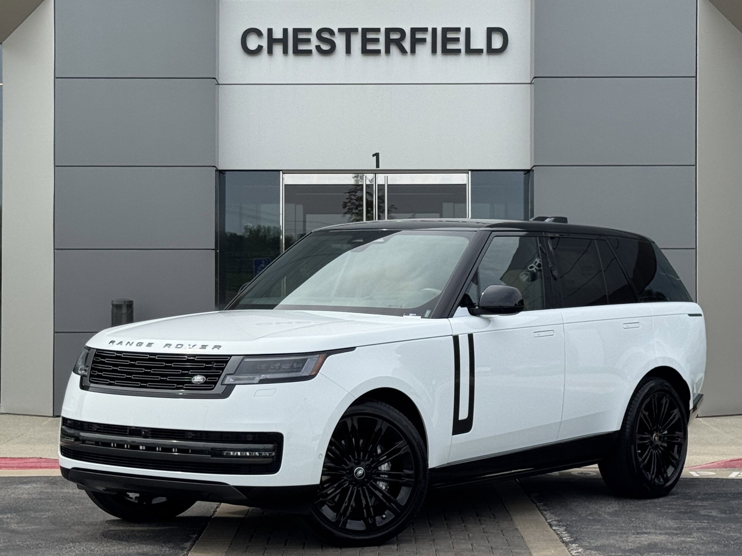 2025 Land Rover Range Rover SE's photo