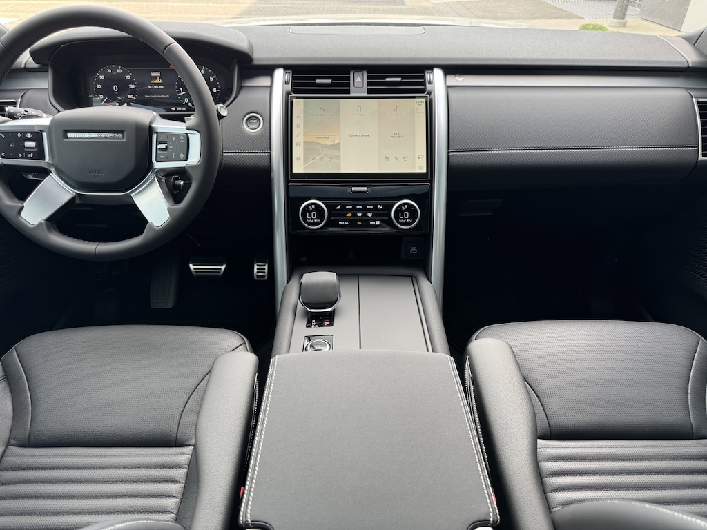 New 2025 Land Rover Discovery Dynamic SE SUV