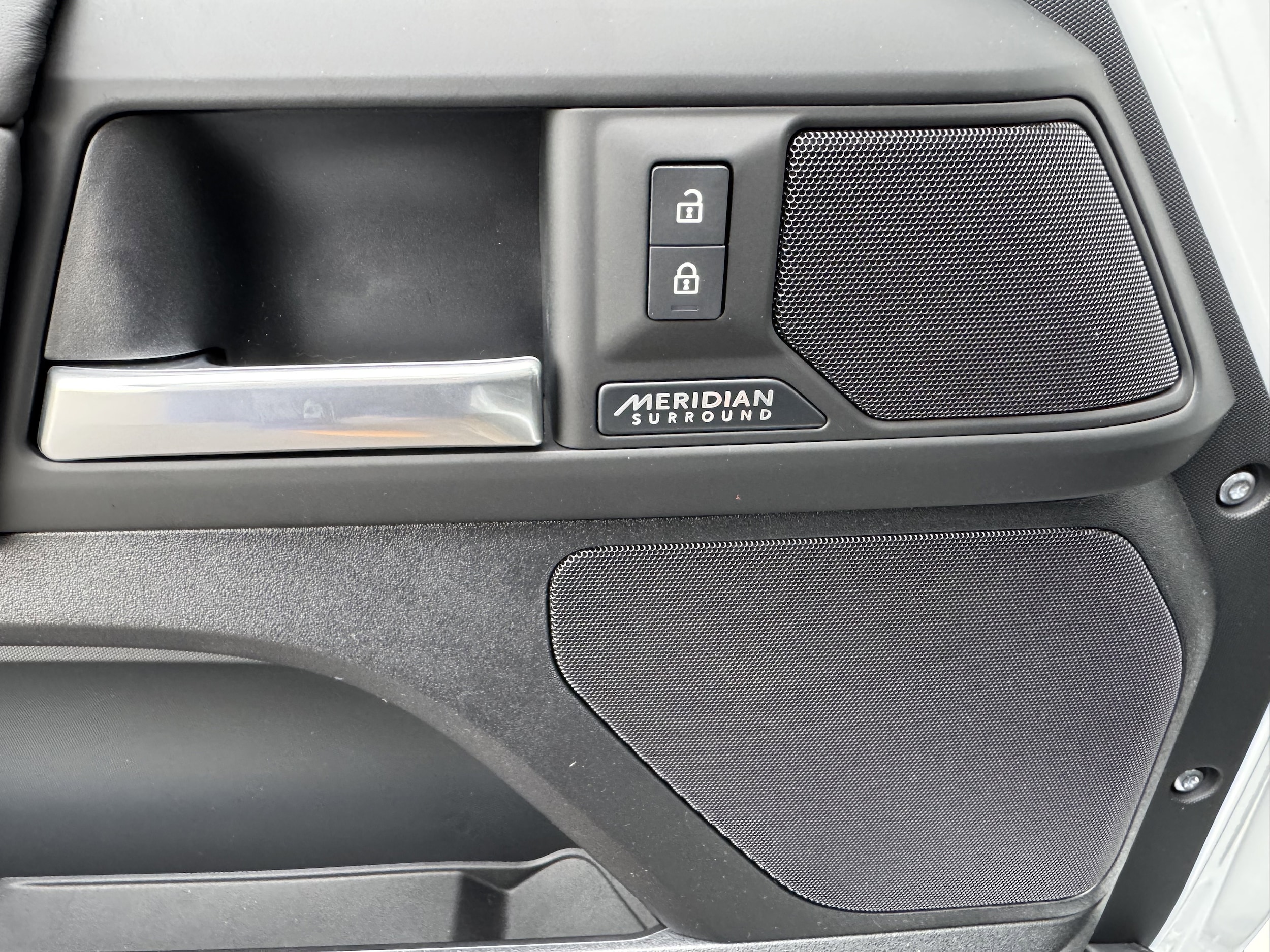 2026 Land Rover Defender X-Dynamic SE - Photo 12
