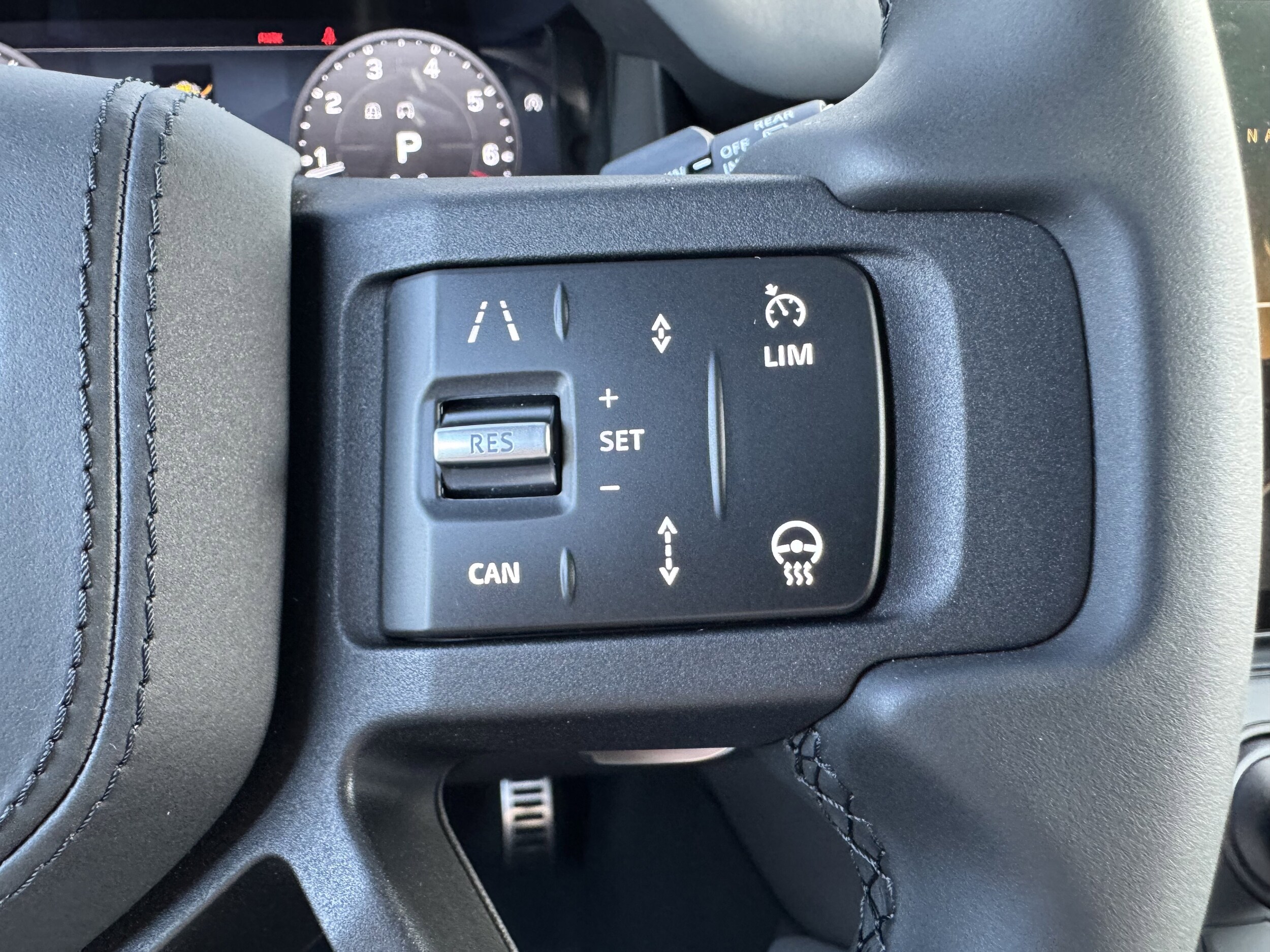 2026 Land Rover Defender V8 - Photo 18
