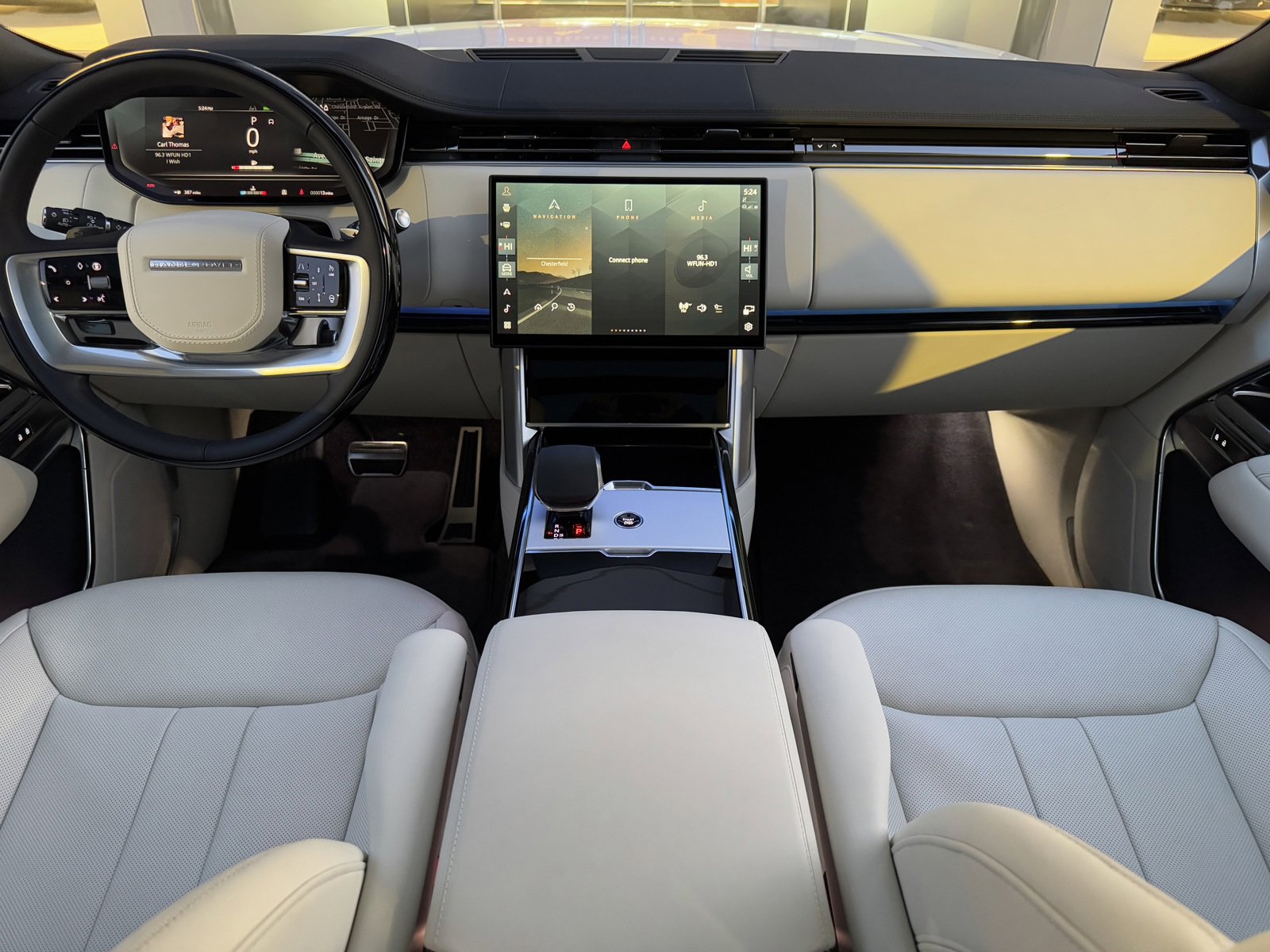 2025 Land Rover Range Rover SE photo 4