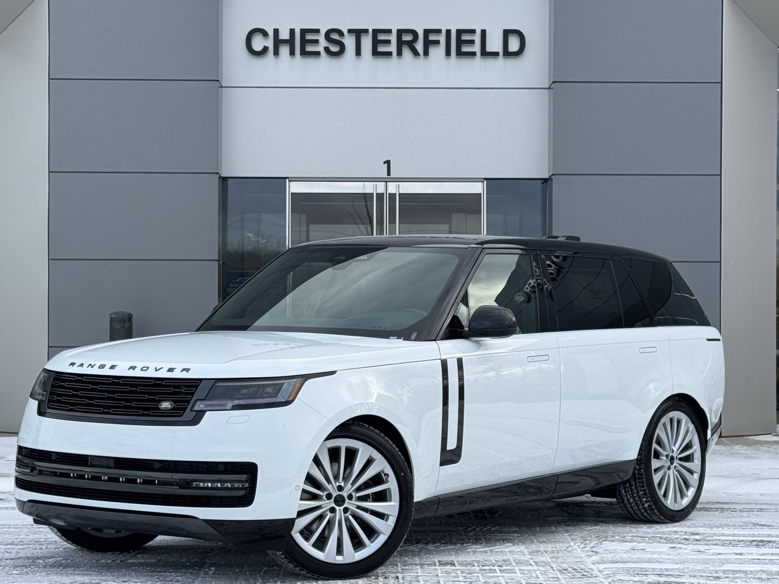 2026 Land Rover Range Rover 4.4 SE LWB 7's photo