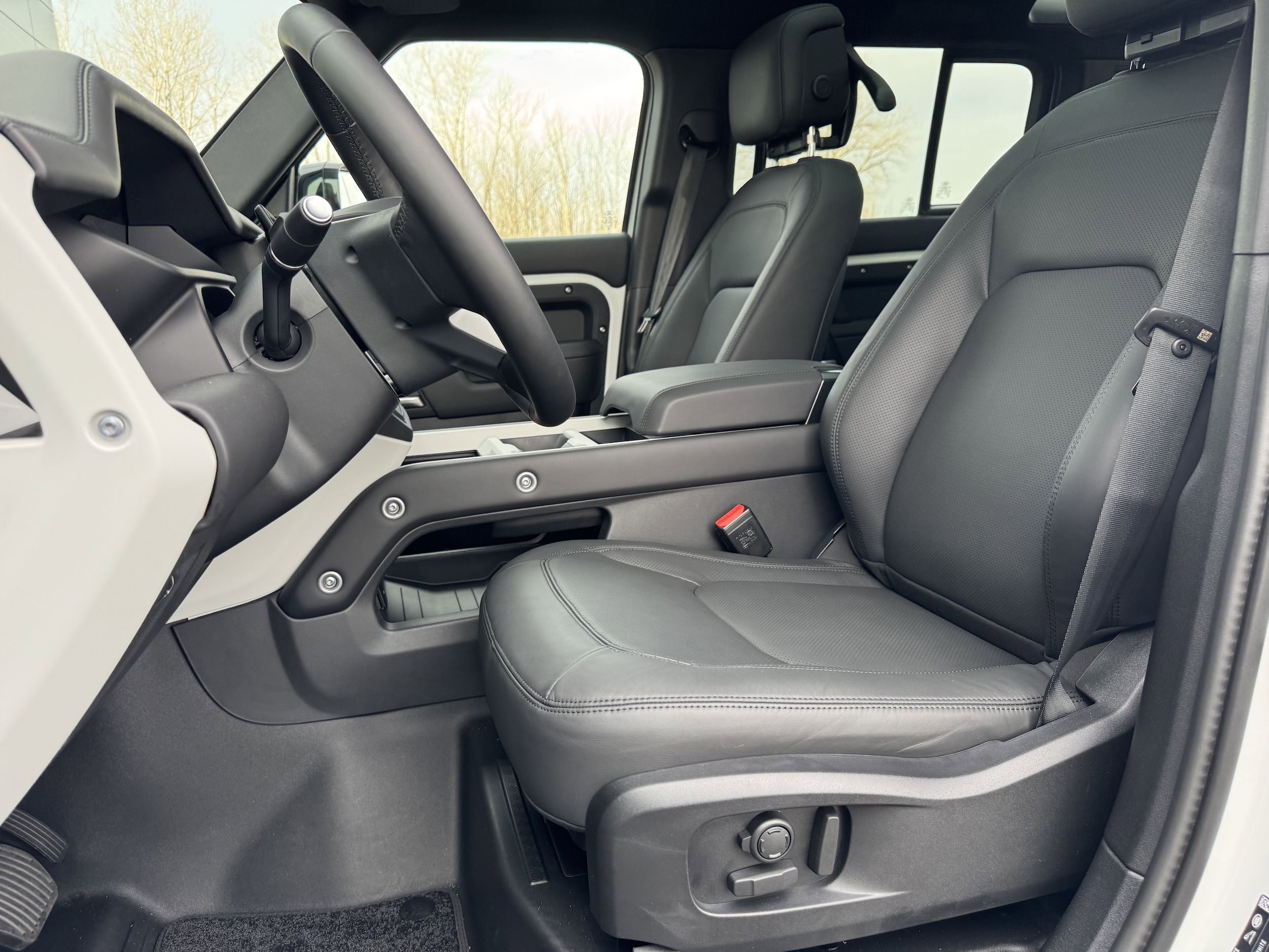 2026 Land Rover Defender X-Dynamic SE - Photo 15