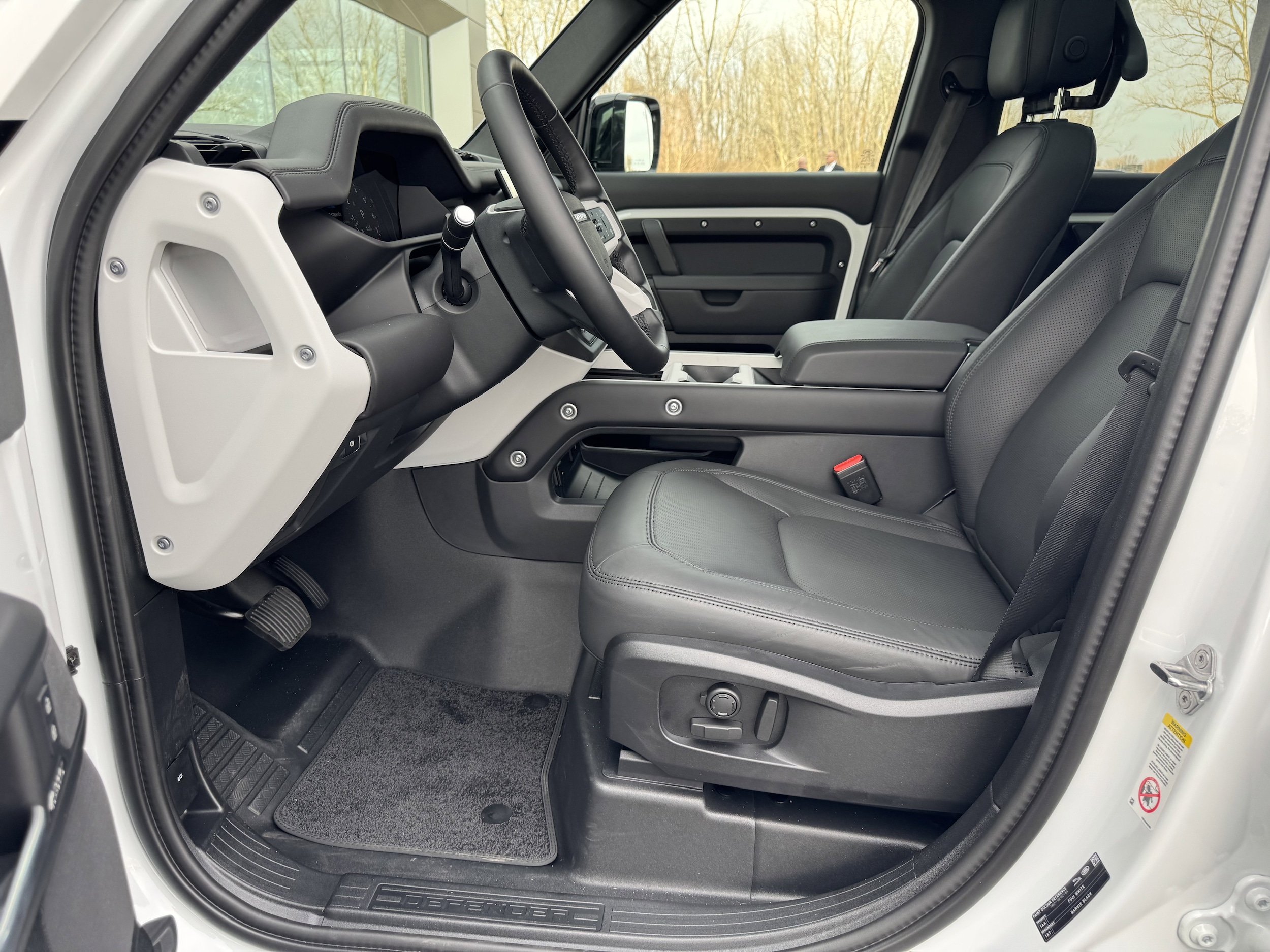 2026 Land Rover Defender X-Dynamic SE - Photo 14
