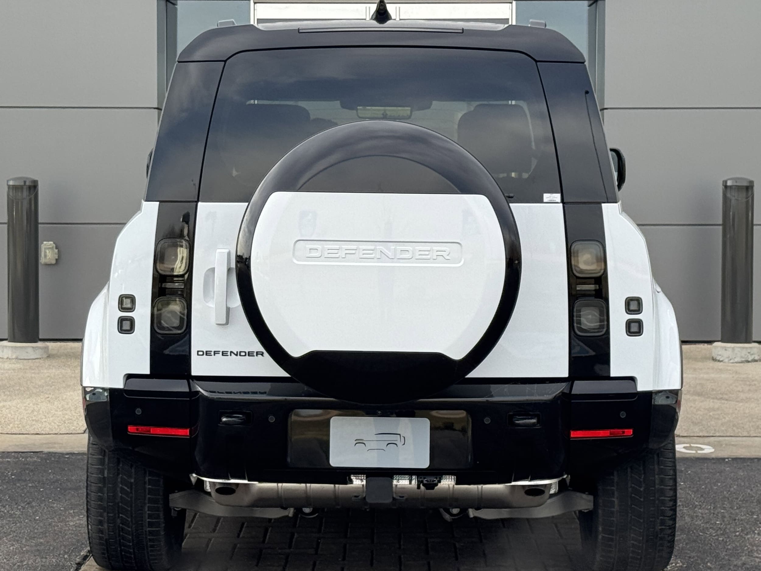2026 Land Rover Defender X-Dynamic SE - Photo 7