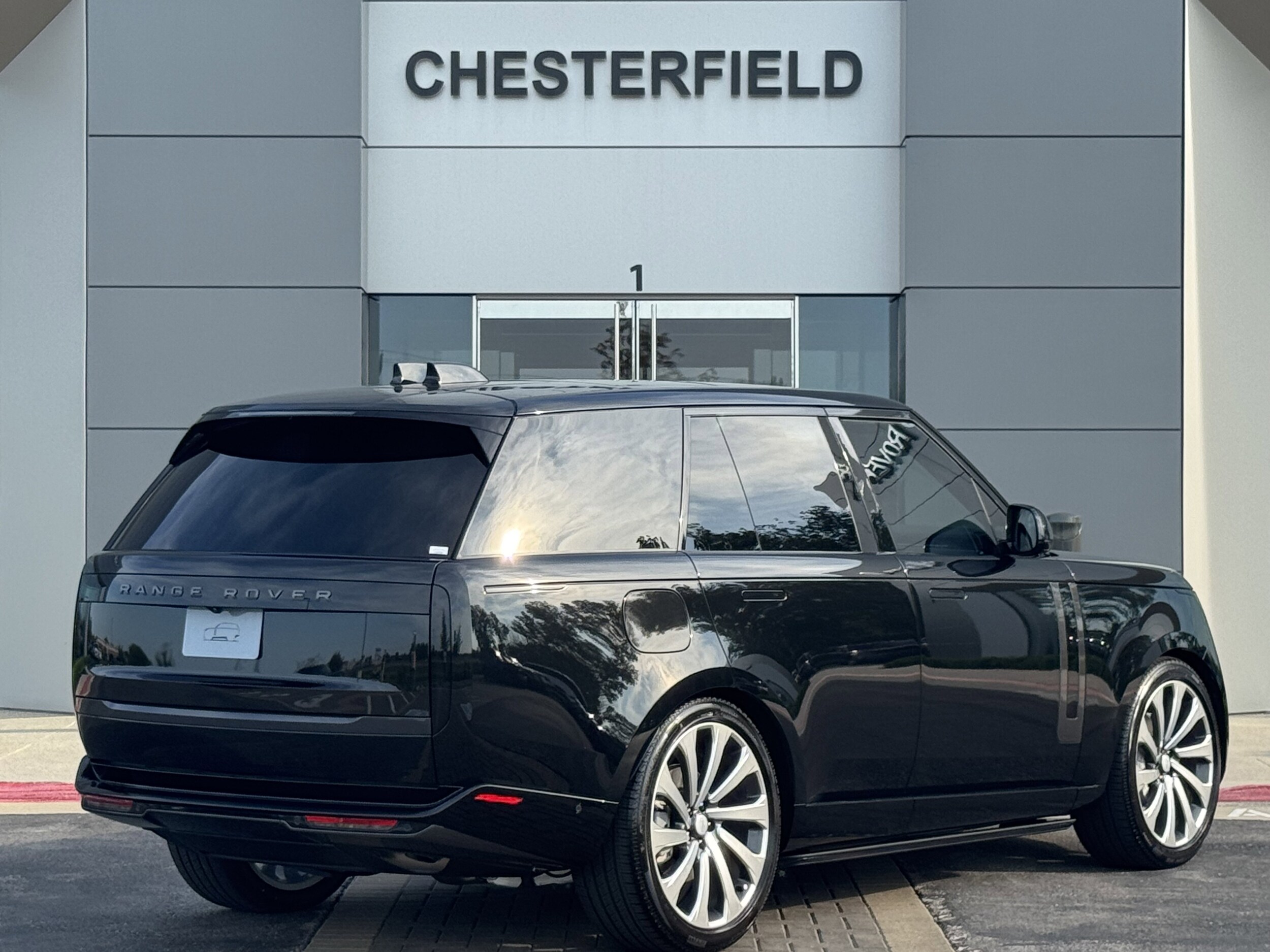 2025 Land Rover Range Rover SE photo 2