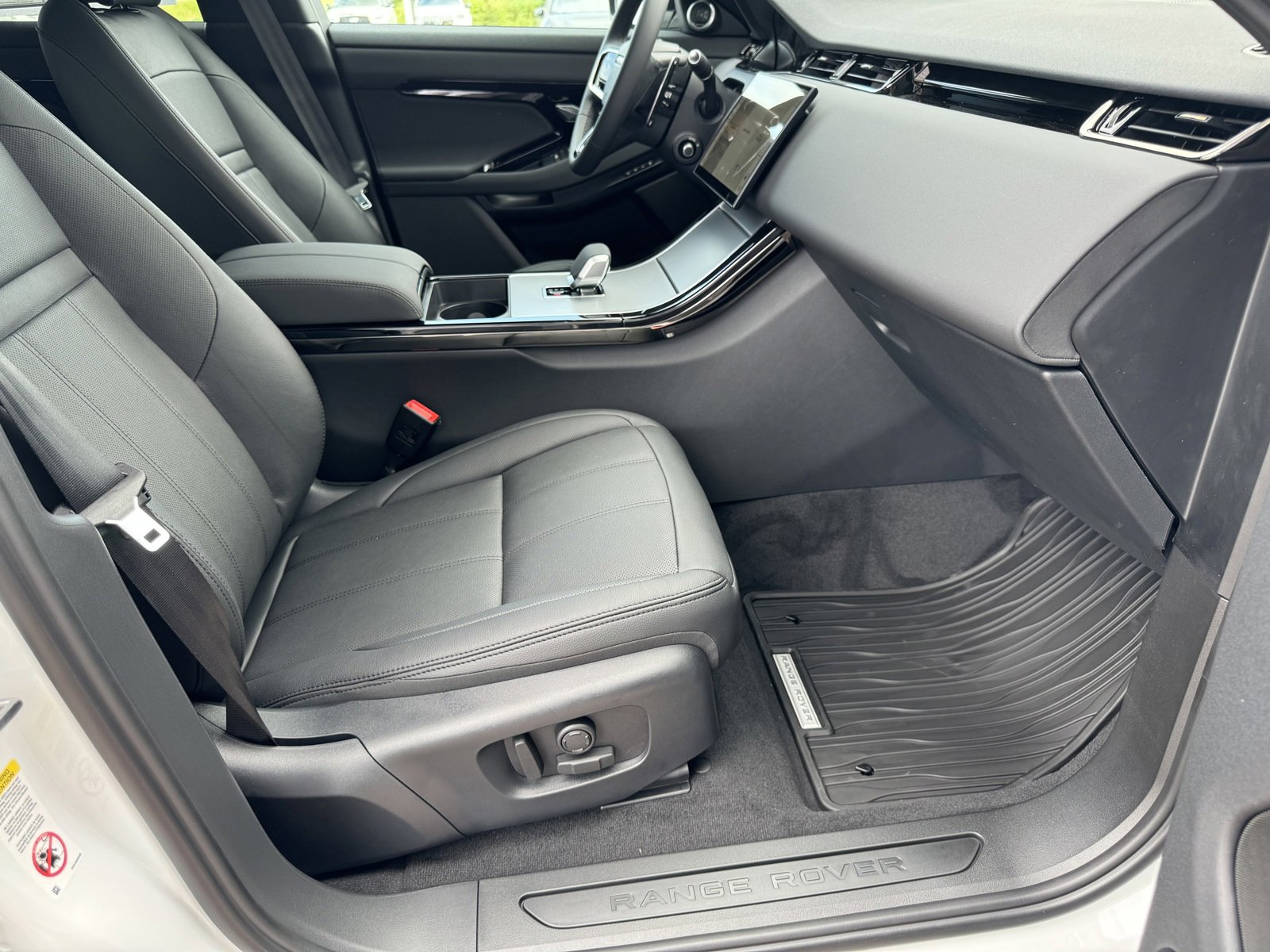 2025 Land Rover Range Rover Evoque S photo 3
