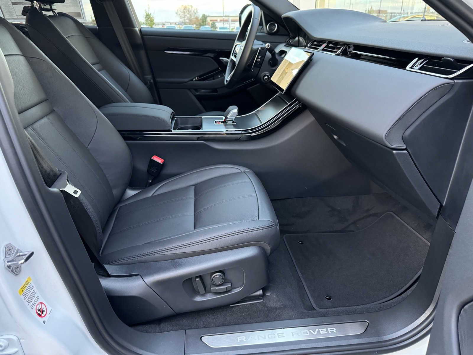 2025 Land Rover Range Rover Evoque Dynamic SE photo 3