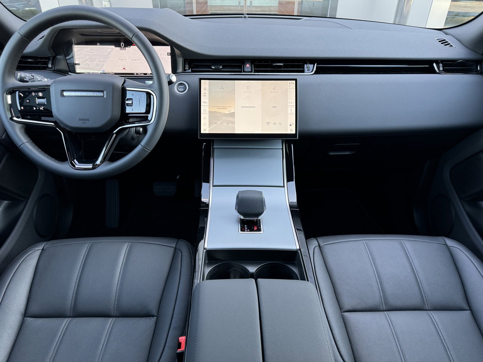 2025 Land Rover Range Rover Evoque S photo 4
