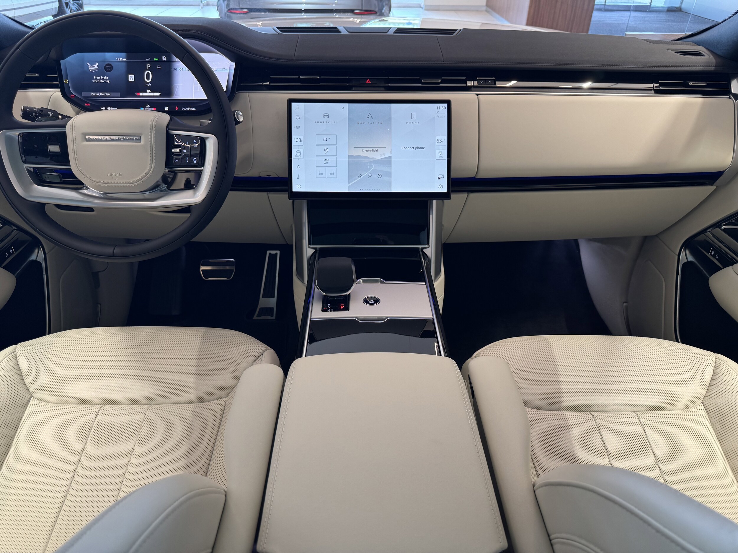 2025 Land Rover Range Rover SE photo 4
