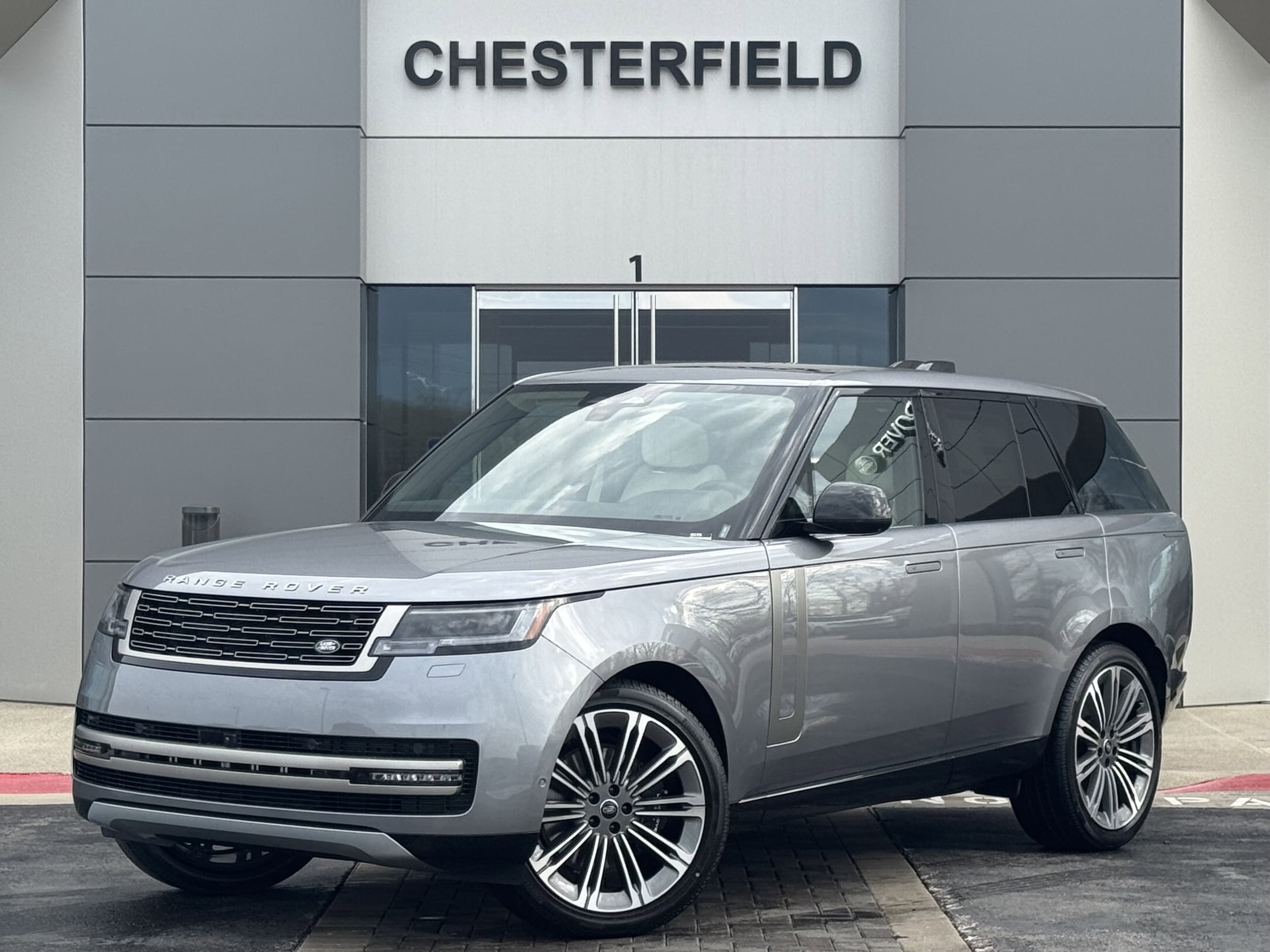 2025 Land Rover Range Rover SE's photo