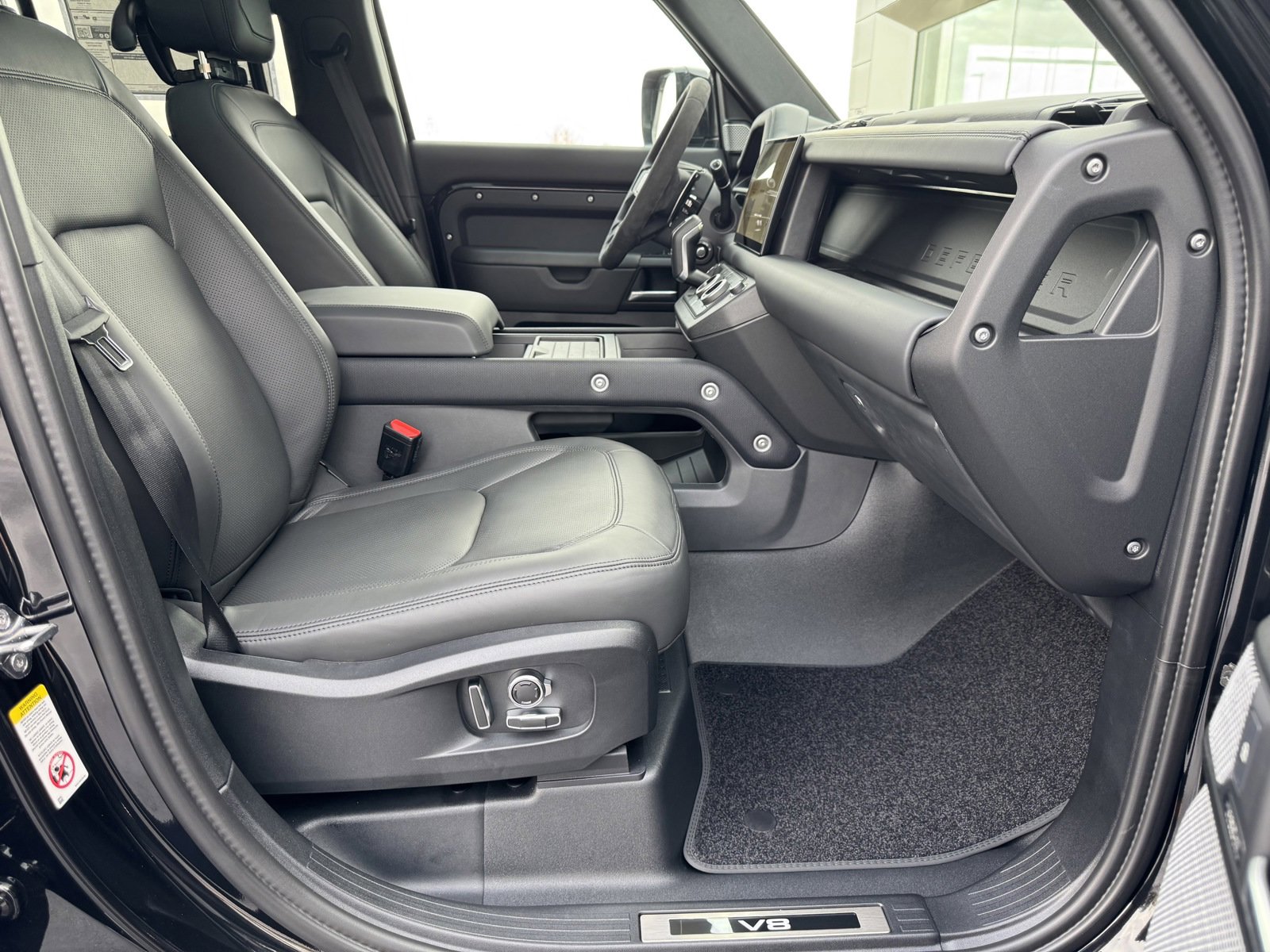 2024 Land Rover Defender 130 V8 photo 2