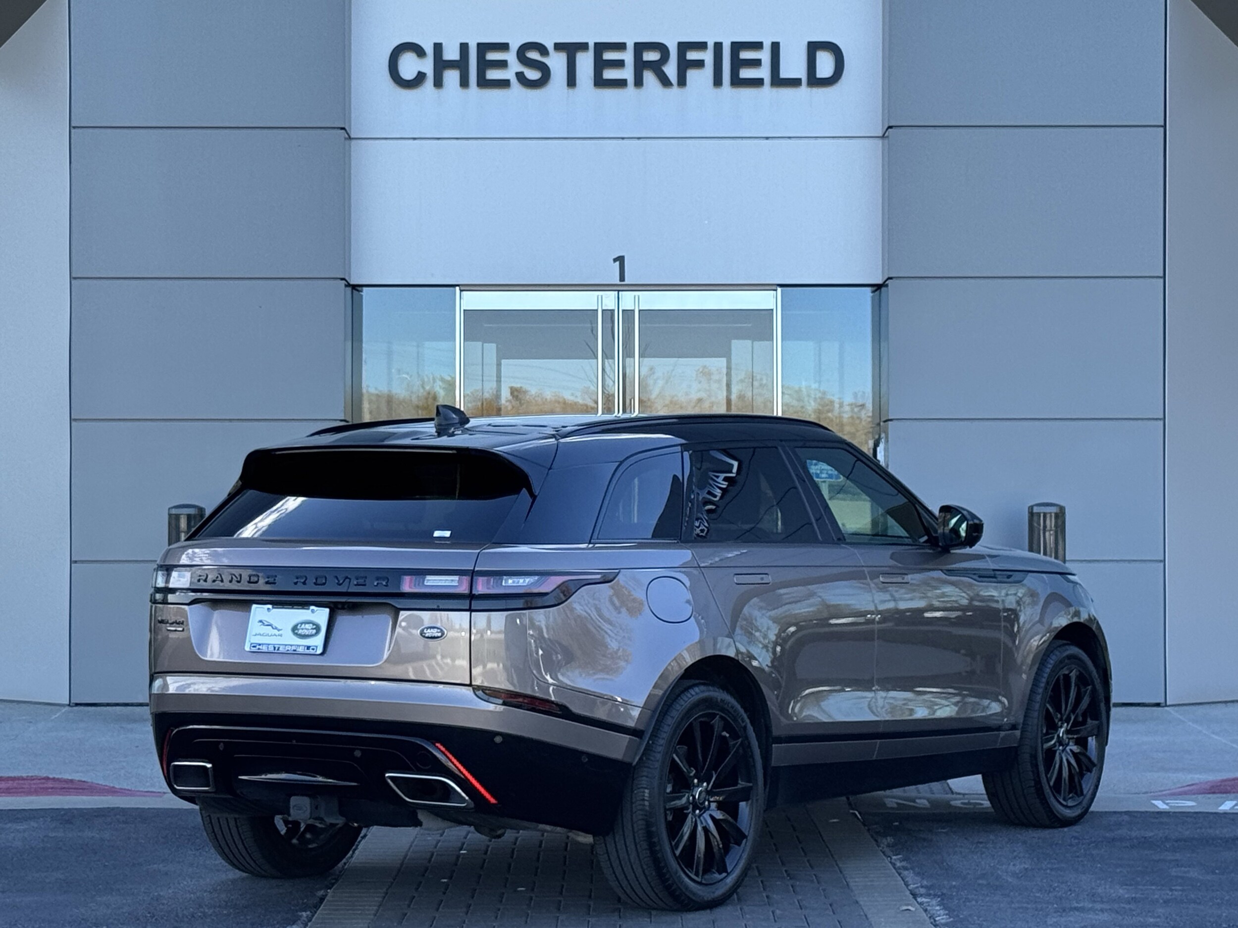 2020 Land Rover Range Rover Velar R-Dynamic HSE photo 2