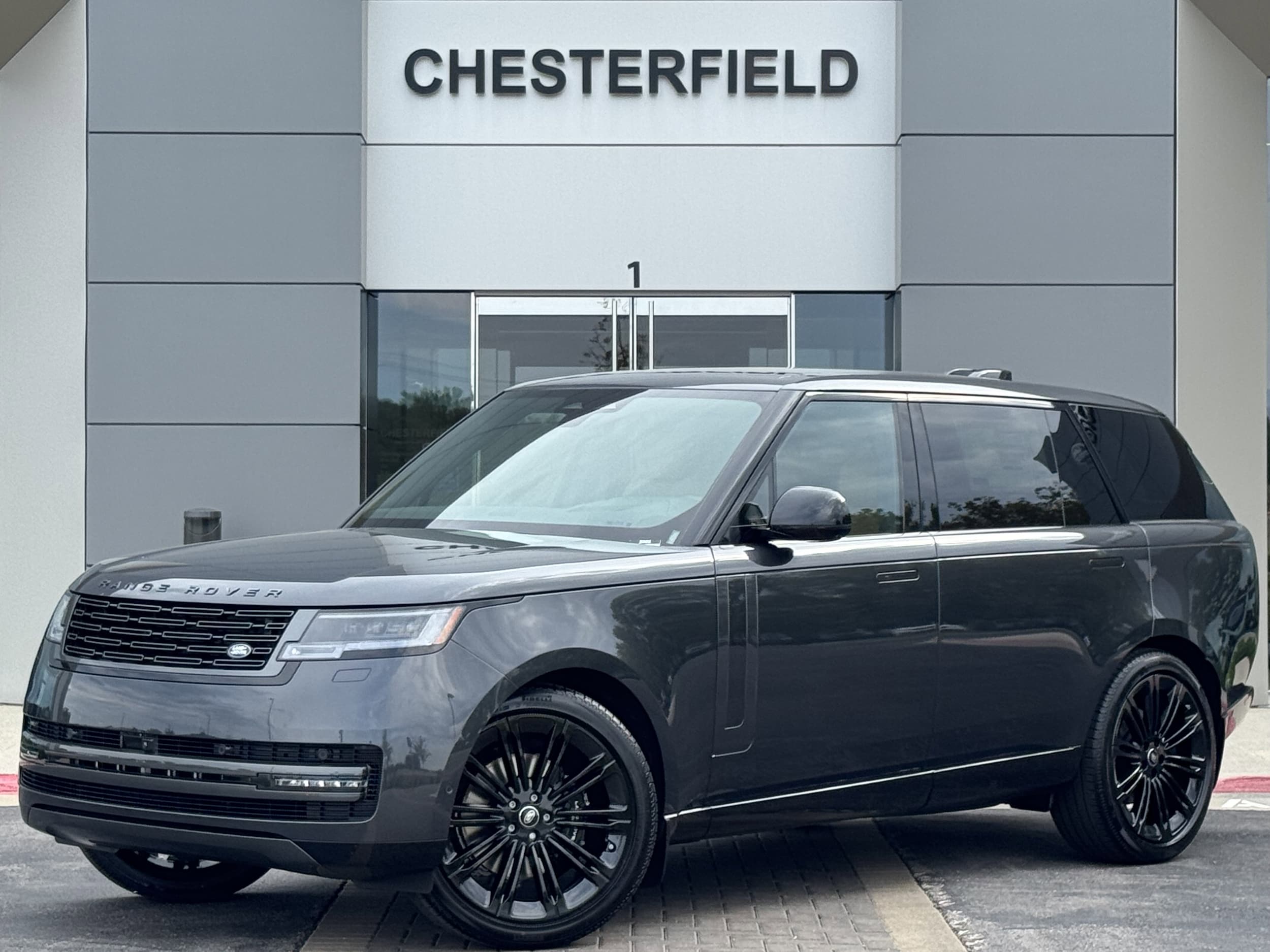 2025 Land Rover Range Rover SE's photo