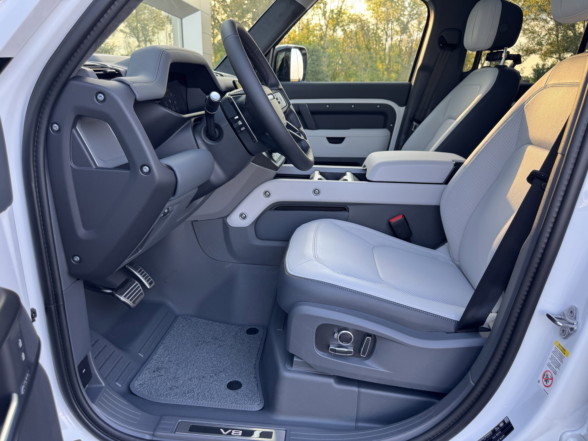2026 Land Rover Defender V8 - Photo 14