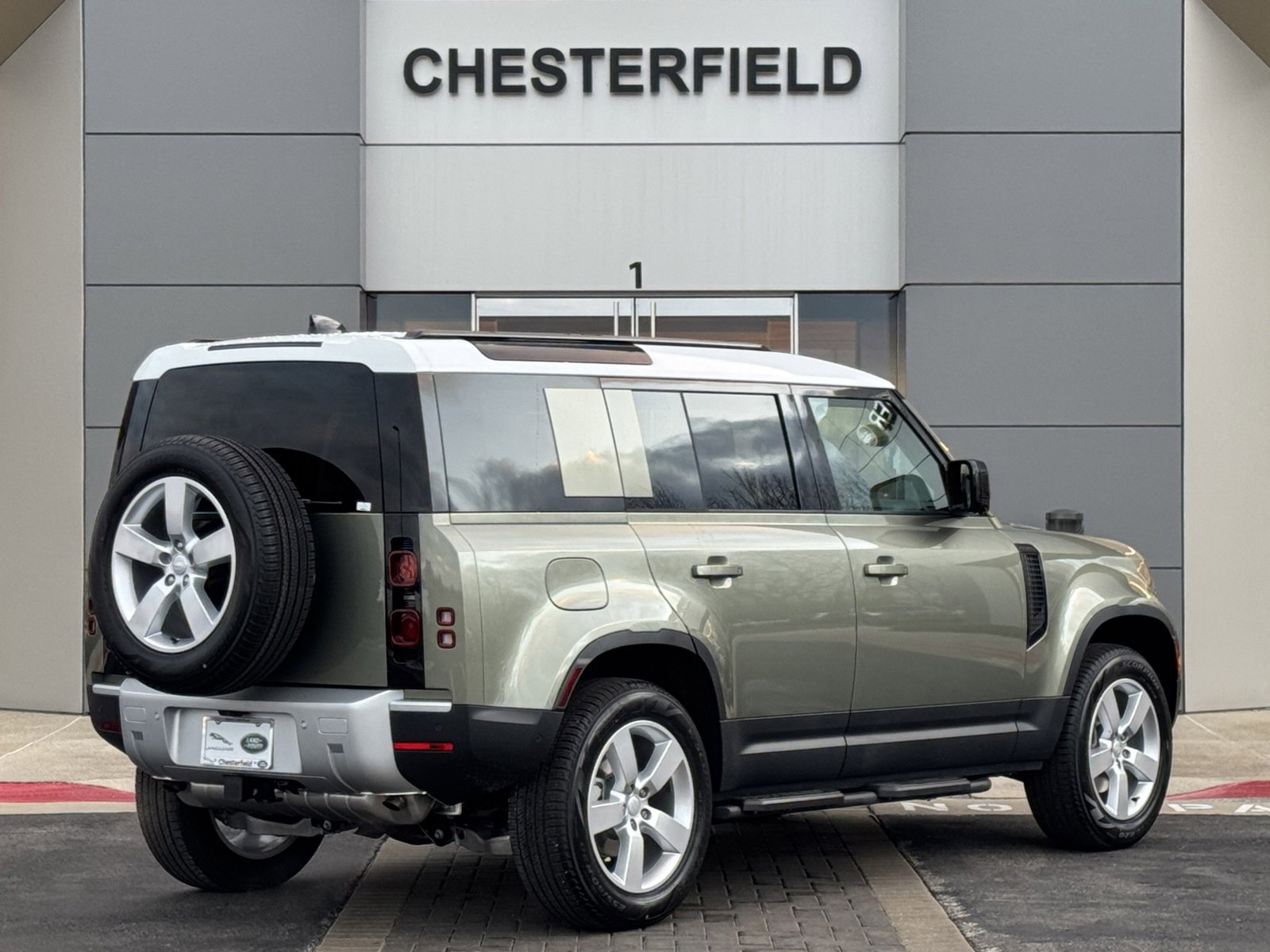 2025 Land Rover Defender 110 S photo 2