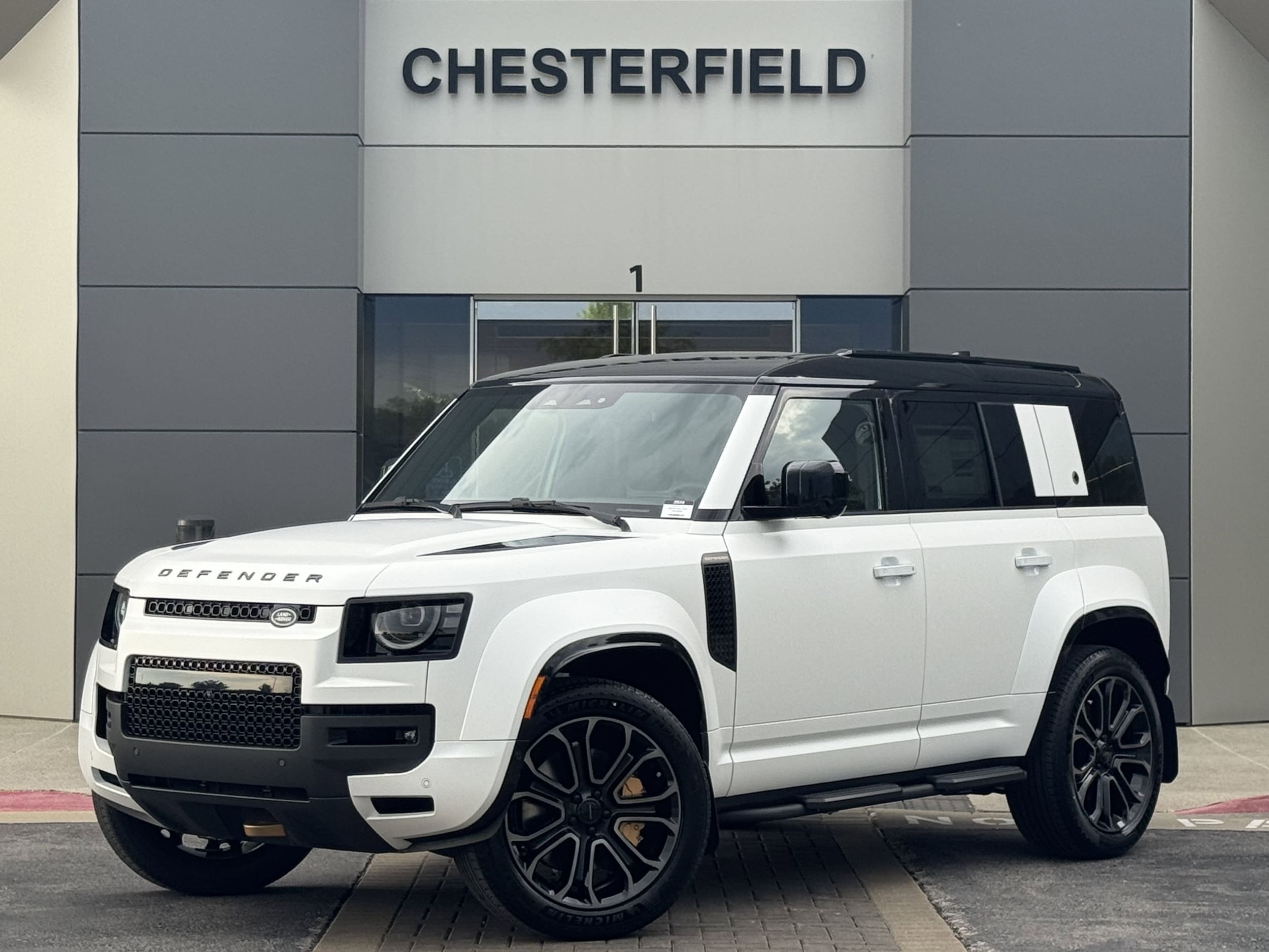 2026 Land Rover Defender 110 OCTA P635's photo